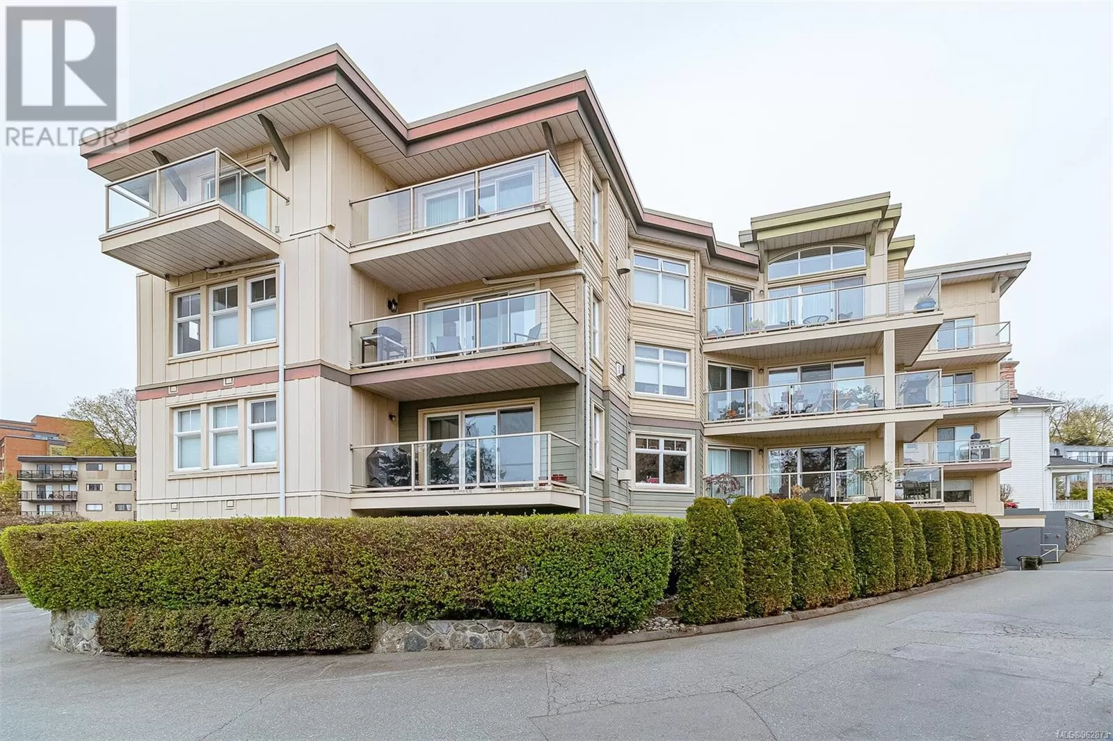 Apartment for rent: 408 141 Gorge Rd E, Victoria, British Columbia V9A 1L1