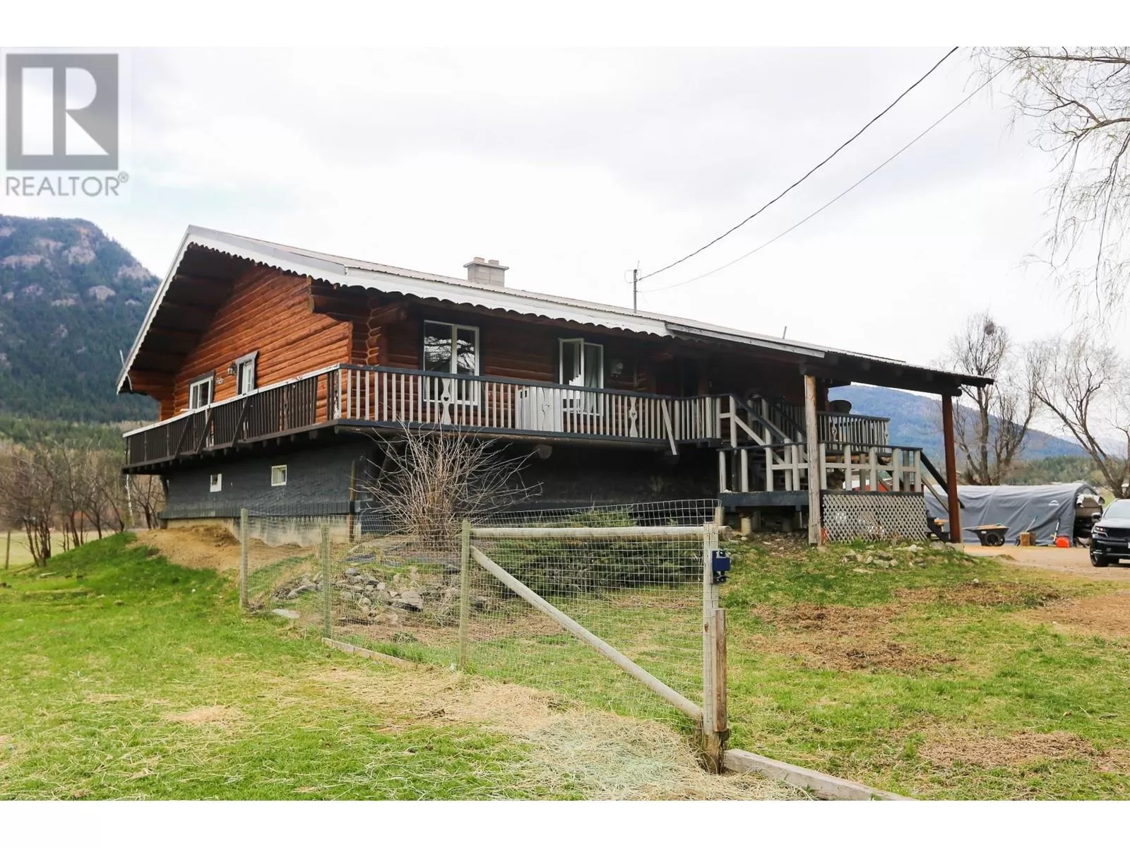 House for rent: 4086 Dixon Creek Road, Barriere, British Columbia V0E 1E1