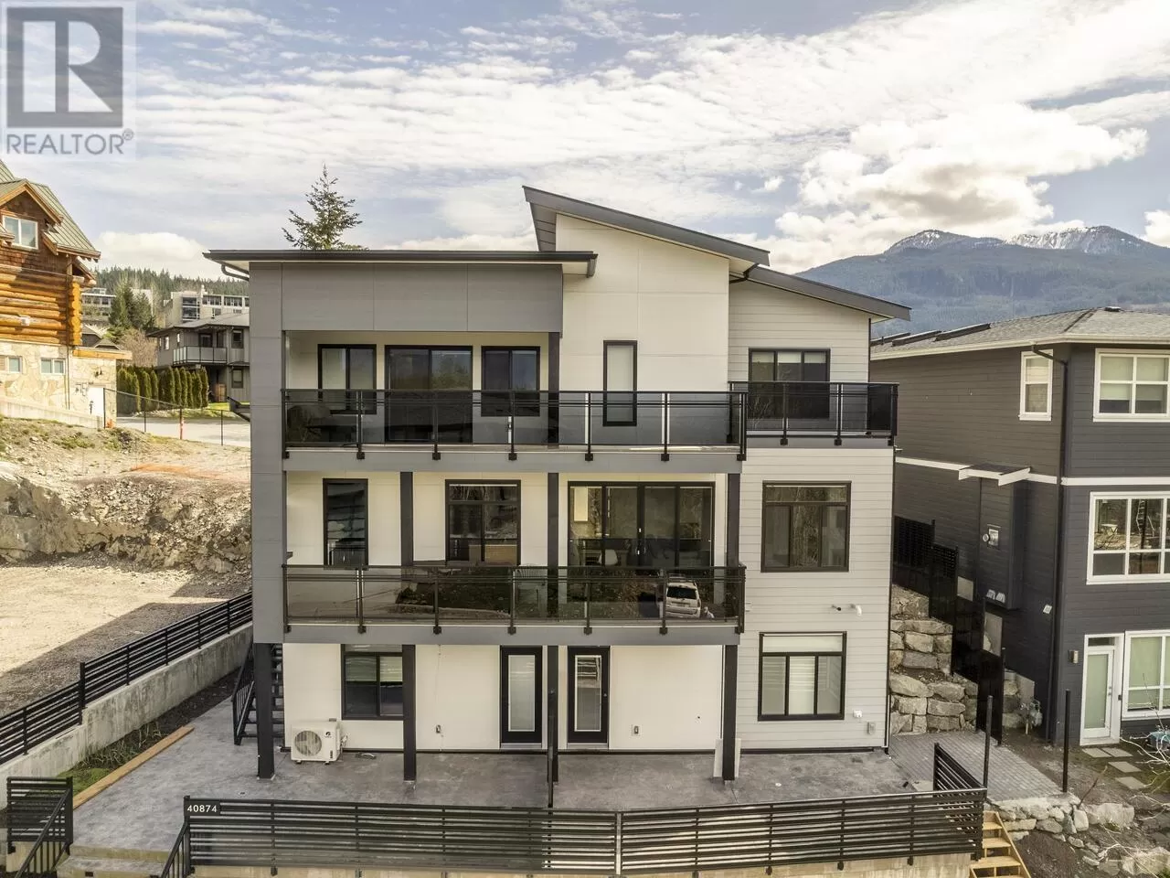 House for rent: 40874 The Crescent, Squamish, British Columbia V8B 0R9