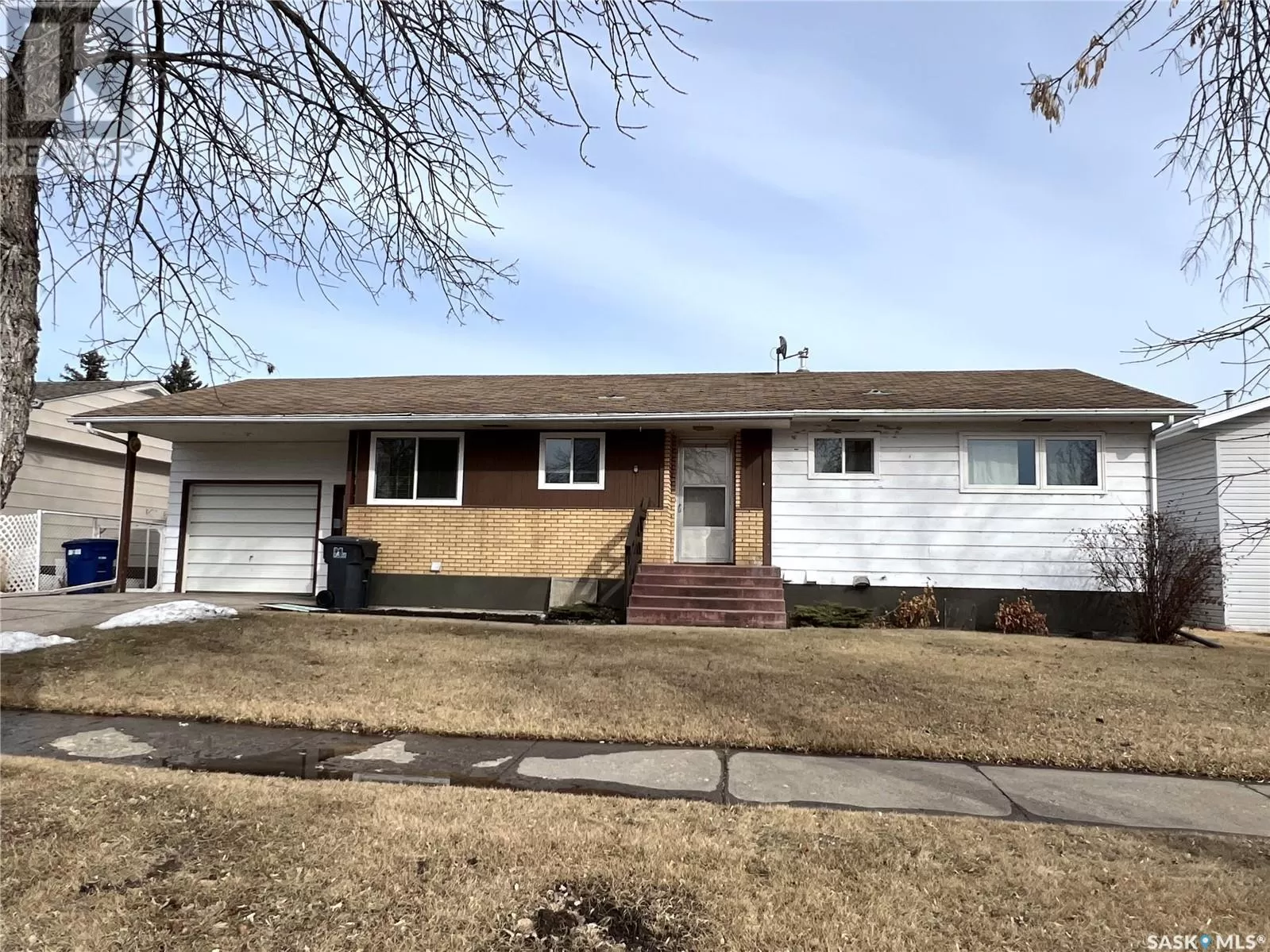 House for rent: 412 1st Street E, Meadow Lake, Saskatchewan S9X 1E8