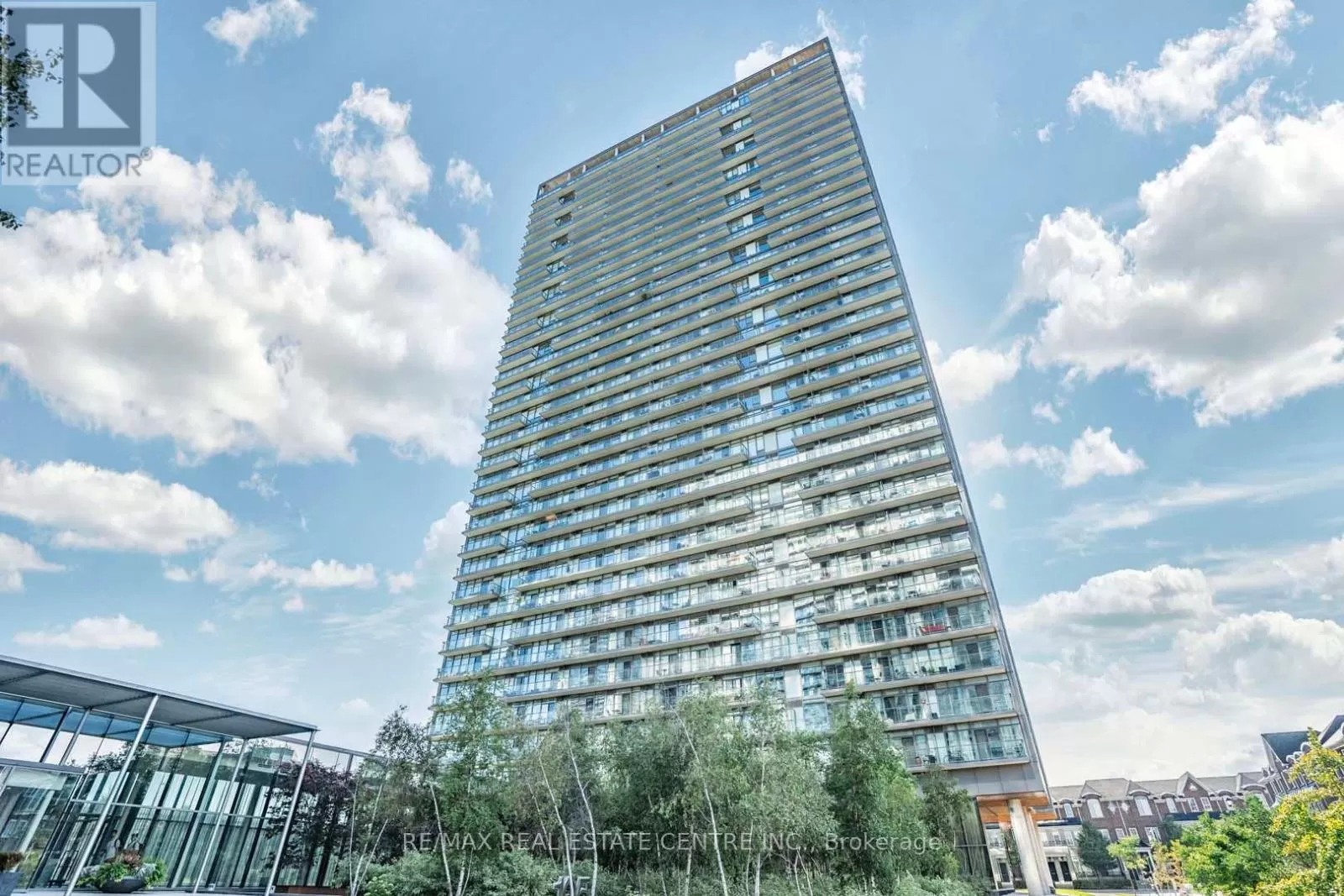 Apartment for rent: 415 - 105 The Queensway Avenue, Toronto, Ontario M6S 5B5