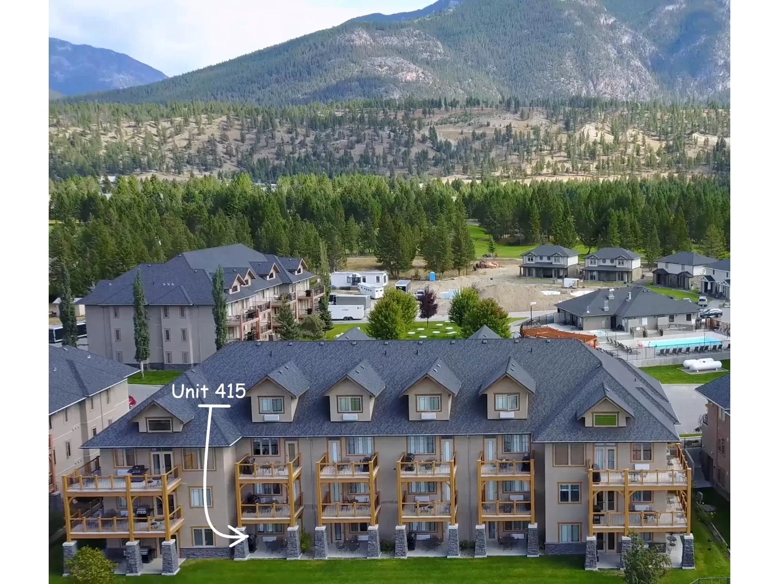 Apartment for rent: 415 Q - 400 Bighorn Boulevard, Radium Hot Springs, British Columbia V0A 1M0