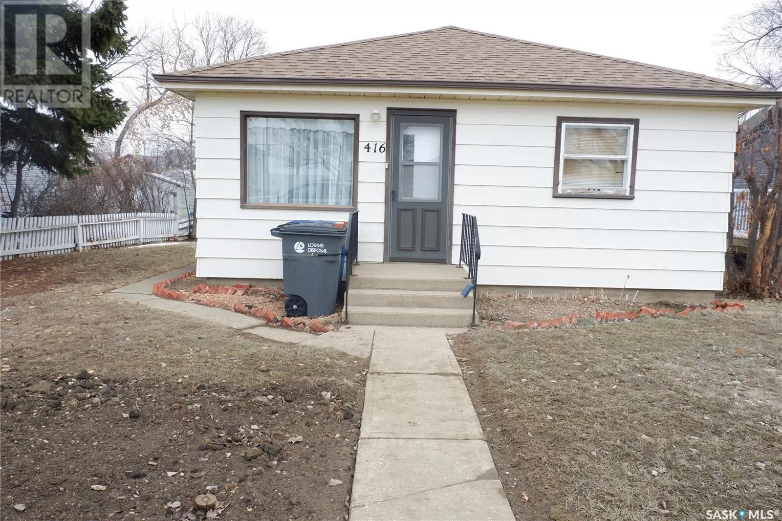 House for rent: 416 6th Avenue W, Assiniboia, Saskatchewan S0H 0B0