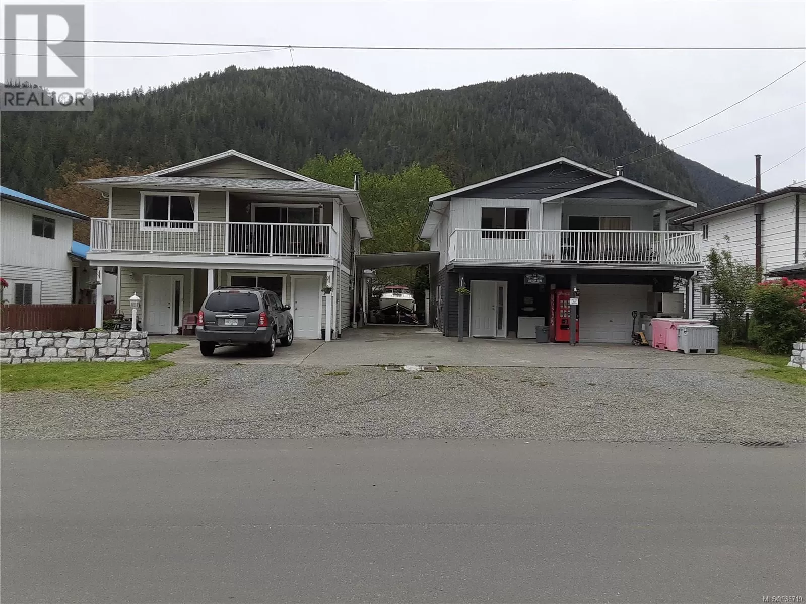 House for rent: 420/428 Alpine View Rd, Tahsis, British Columbia V0P 1X0