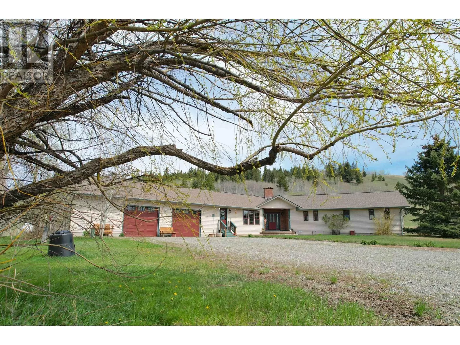 House for rent: 4221 Lodge Road, Lac La Hache, British Columbia V0K 1T0