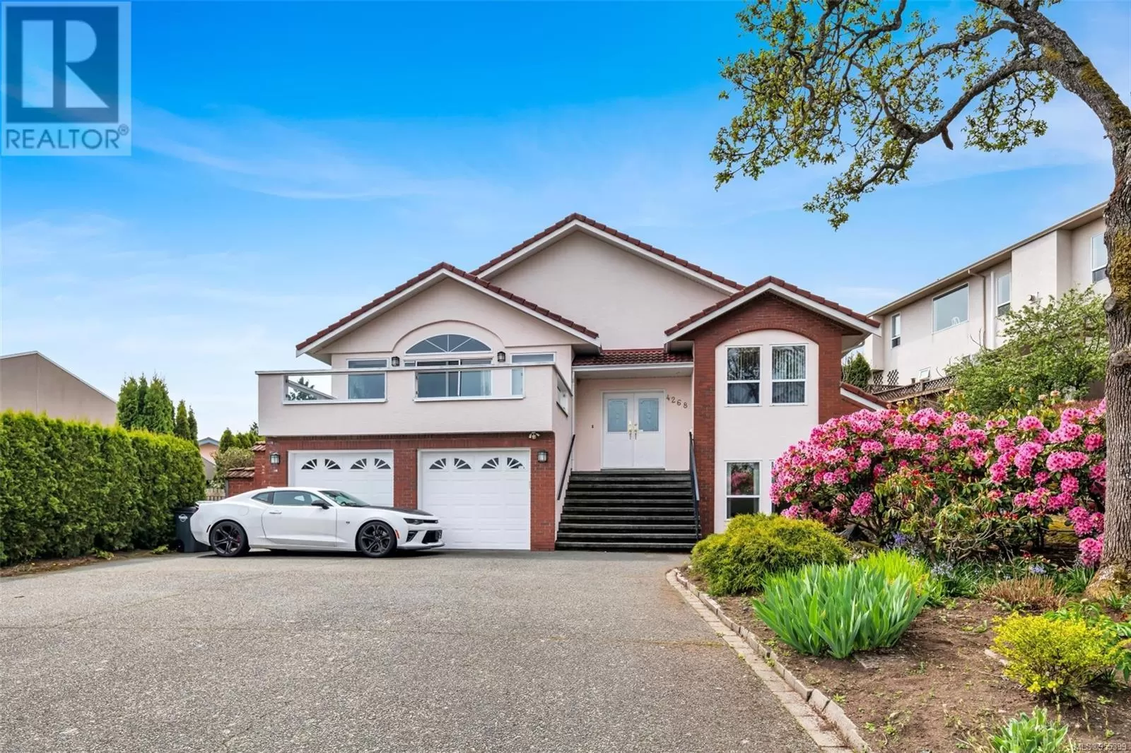 House for rent: 4268 Westervelt Pl, Saanich, British Columbia V8X 4W5