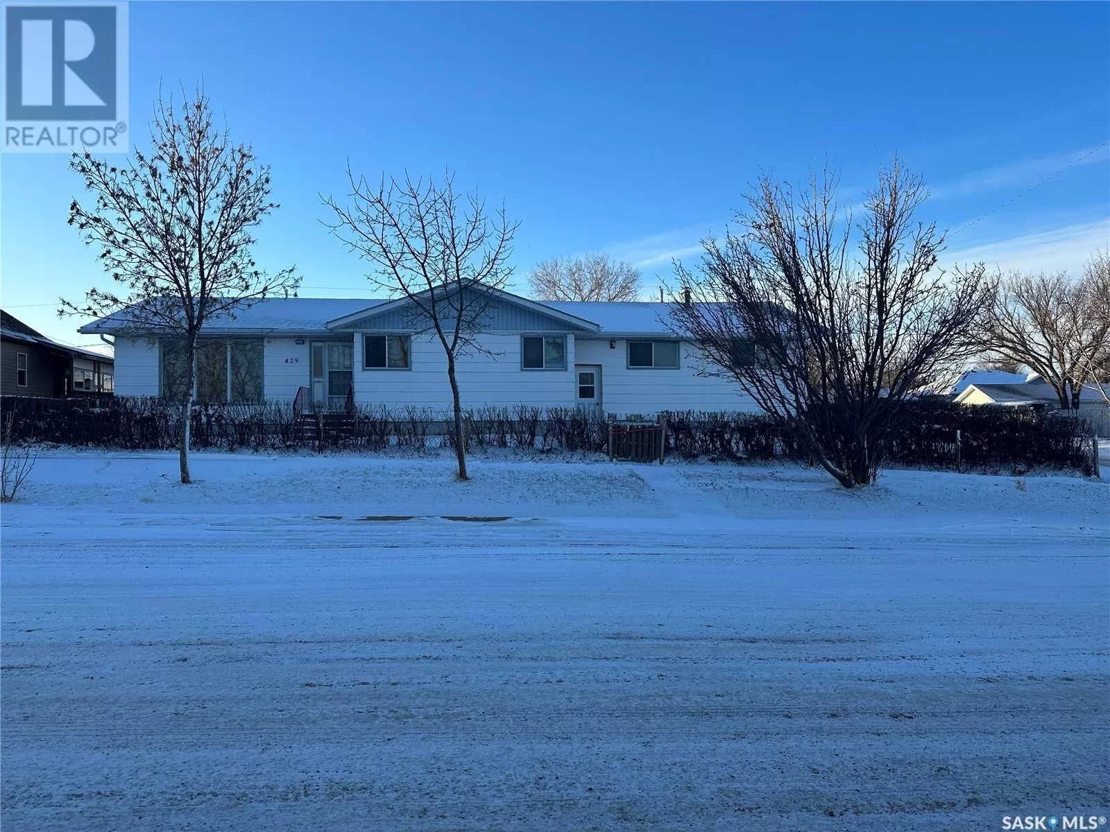 House for rent: 429 3rd Avenue W, Assiniboia, Saskatchewan S0H 0B0