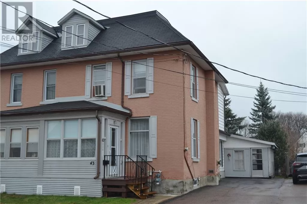 House for rent: 43 Bonnechere Street S, Renfrew, Ontario K7V 1Z2