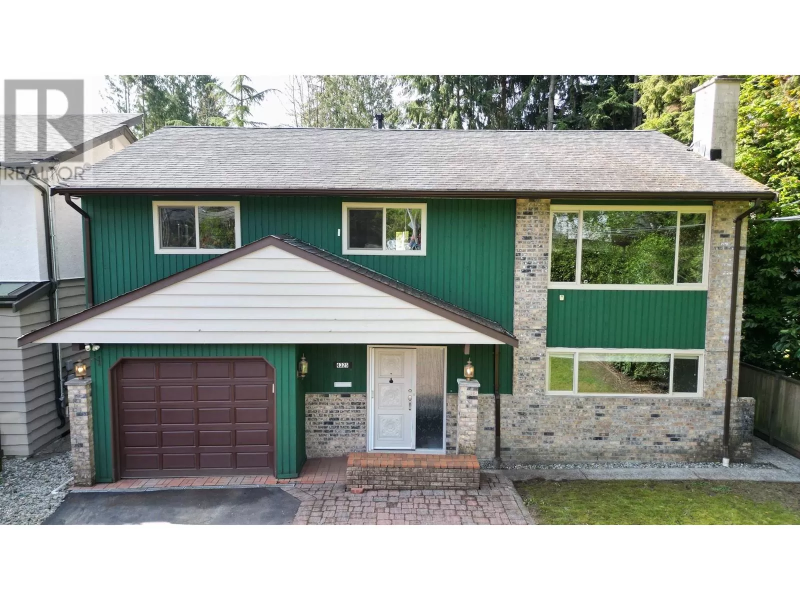 House for rent: 4325 Raeburn Street, North Vancouver, British Columbia V7G 1K1