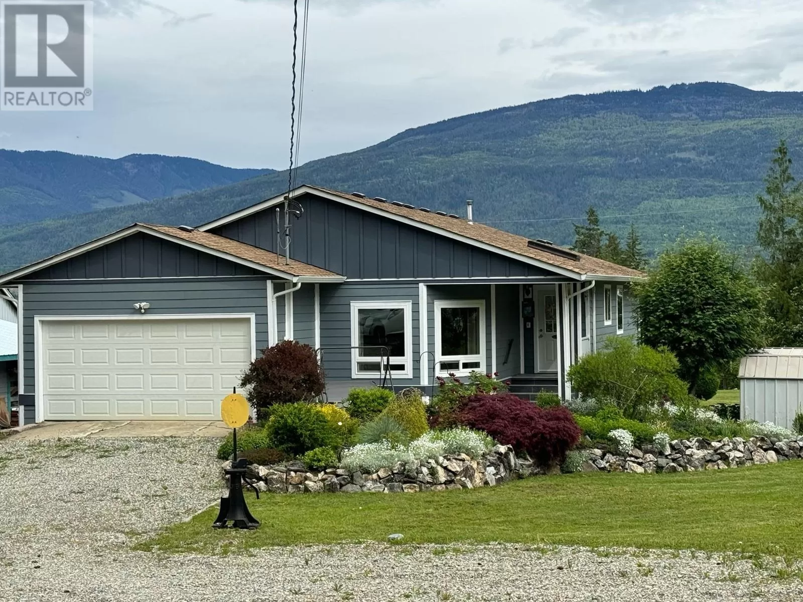House for rent: 4357 Eagle Bay Road, Eagle Bay, British Columbia V0E 1T0