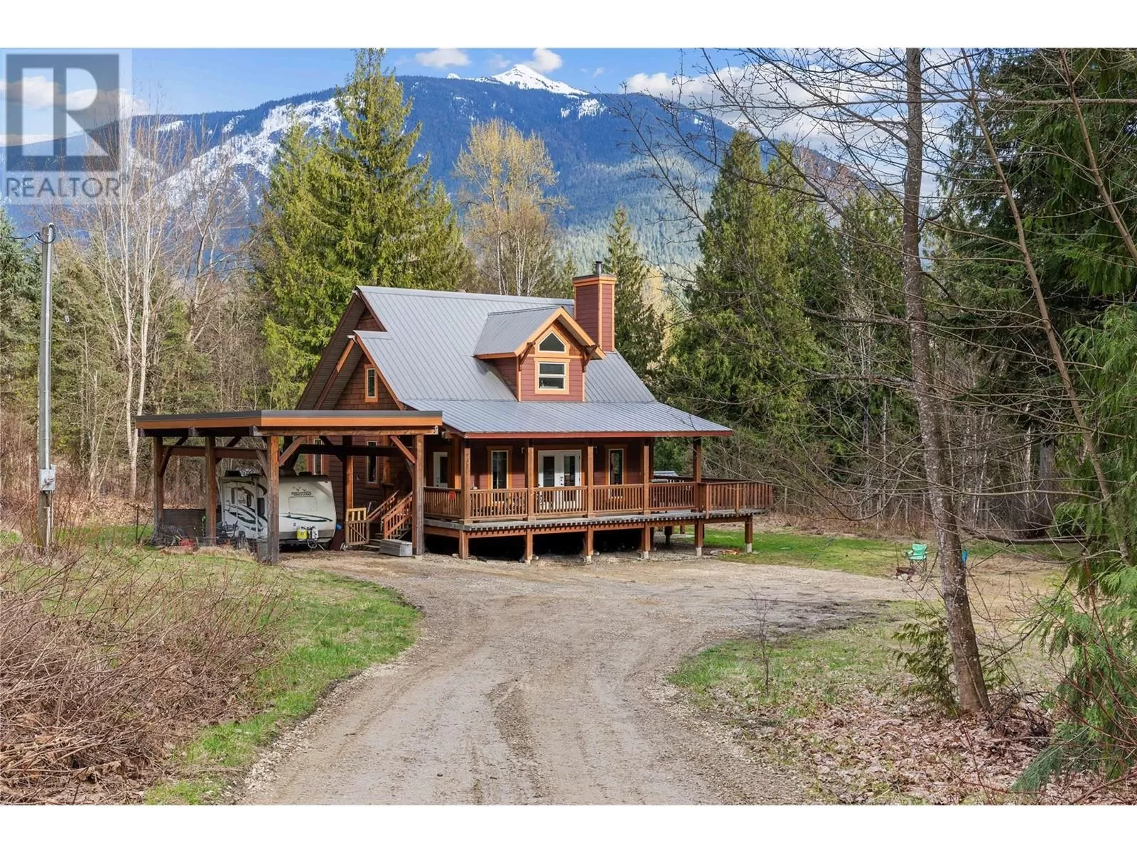 House for rent: 437 Cedar Street, Revelstoke, British Columbia V0E 2S0