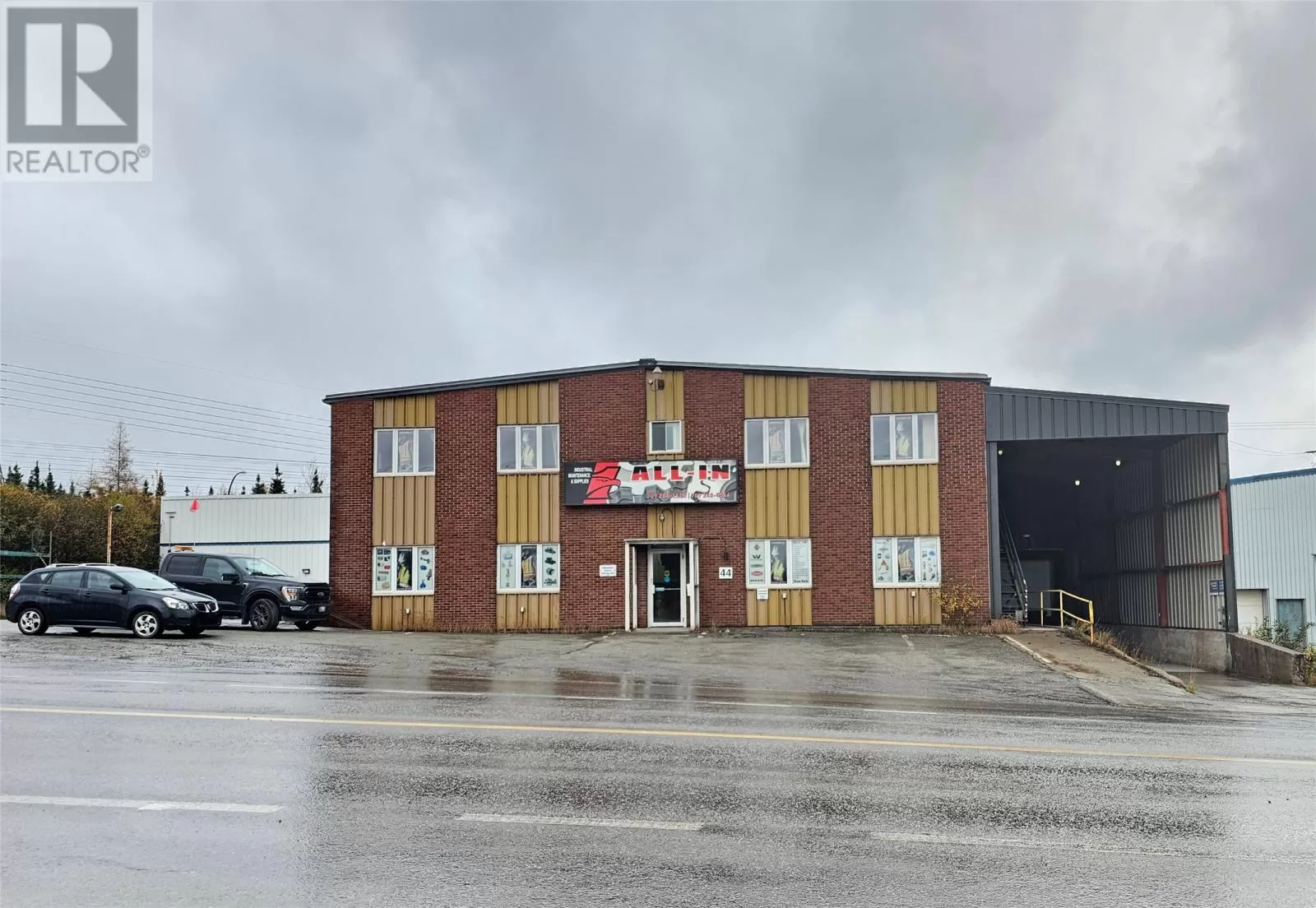 Manufacturing for rent: 44 Avalon Drive, Labrador City, Newfoundland & Labrador A2V 1K2