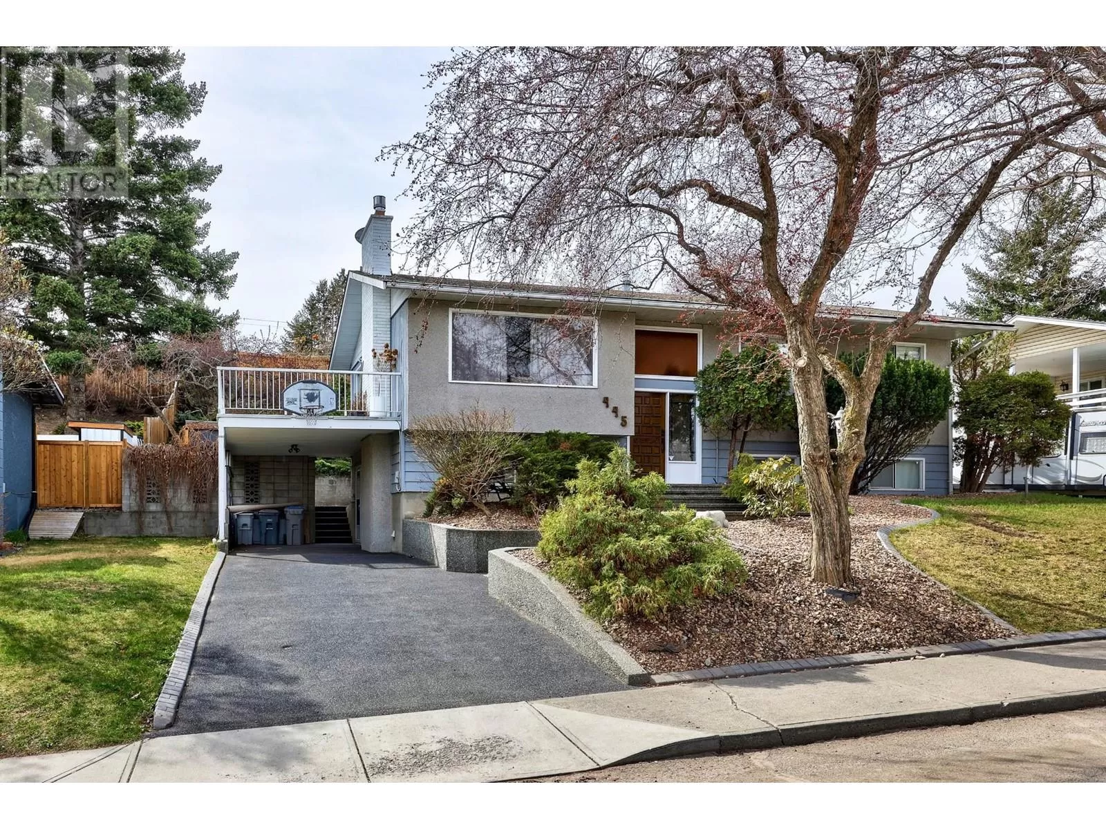 House for rent: 445 Dufferin Terrace, Kamloops, British Columbia V2C 1J1