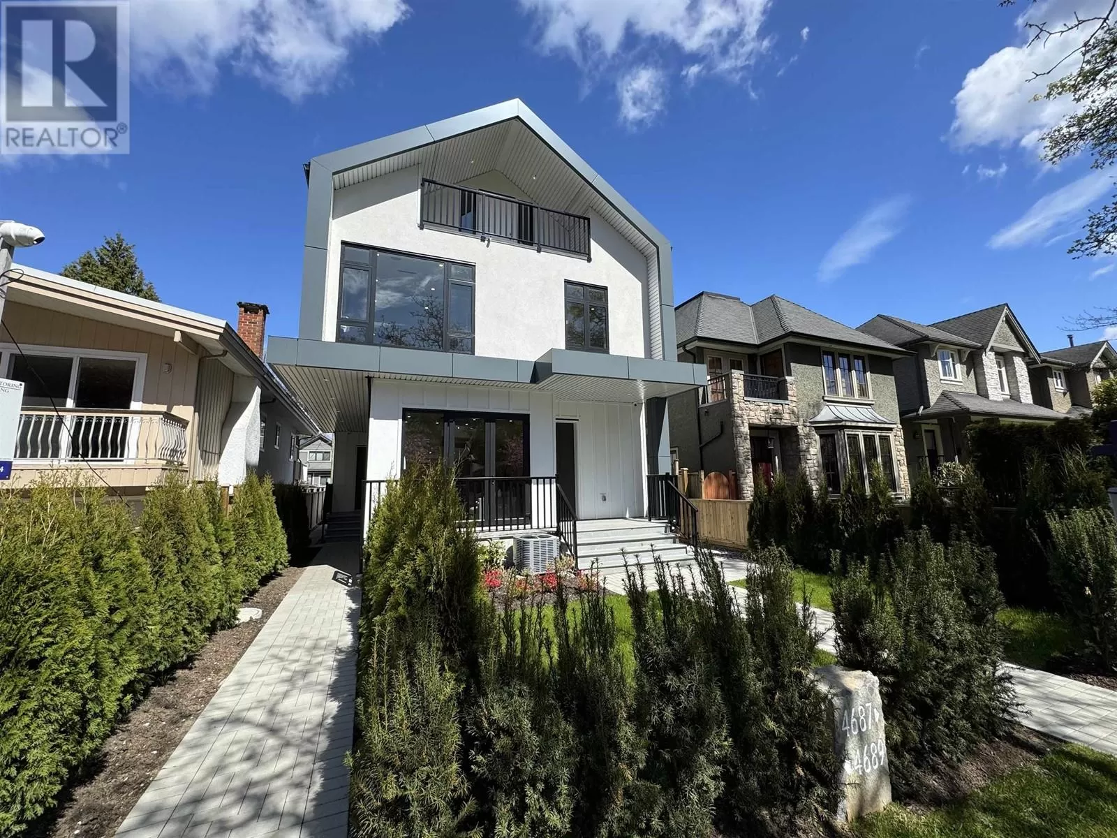 Duplex for rent: 4687 W 15th Avenue, Vancouver, British Columbia V6R 3B5