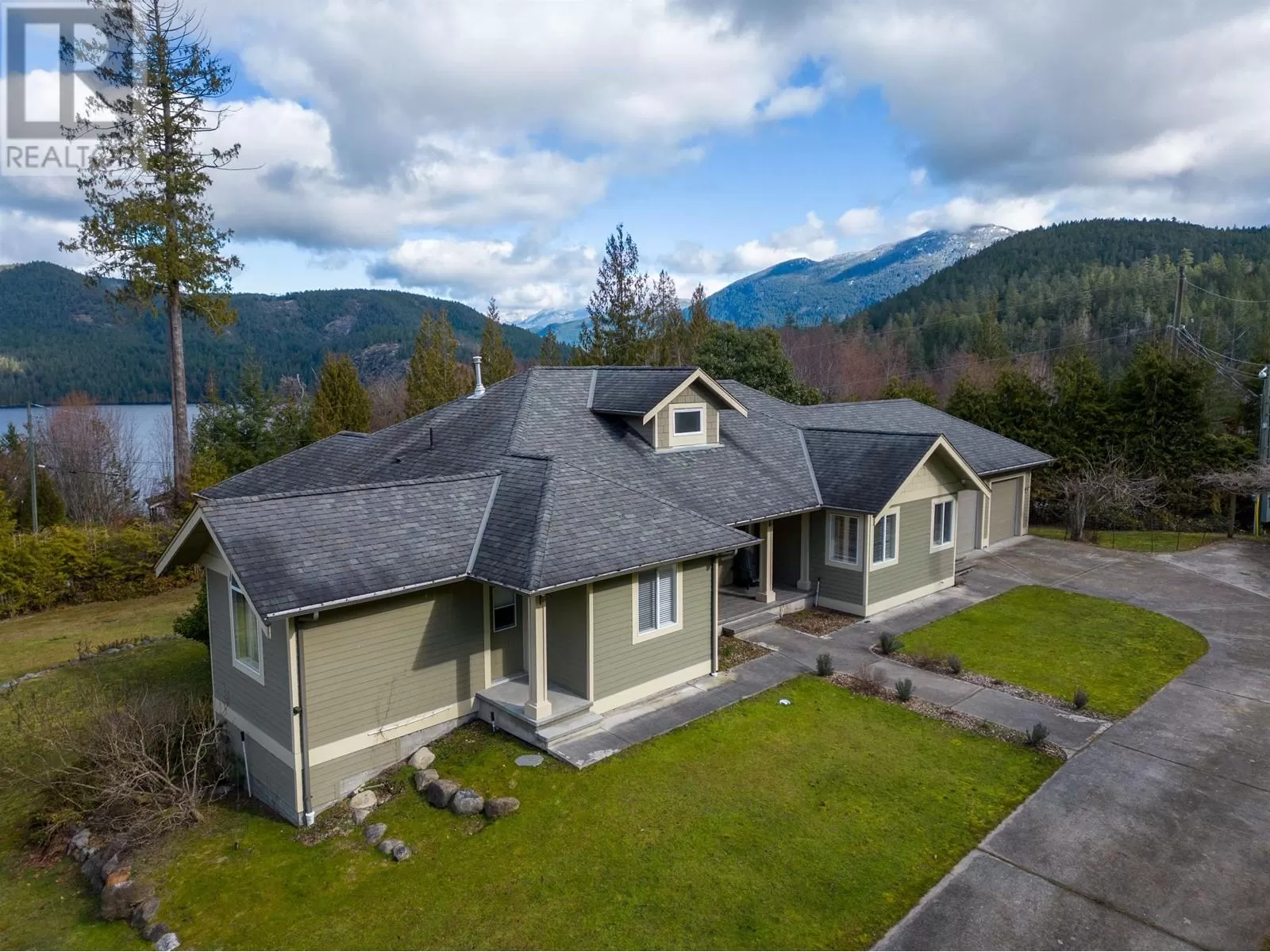 House for rent: 4736 Bear Bay Road, Pender Harbour, British Columbia V0N 1S1