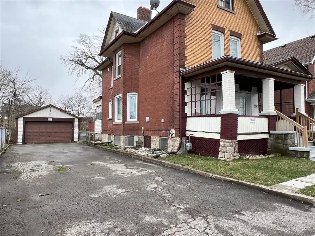 Triplex for rent: 4744 Morrison Street, Niagara Falls, Ontario L2E 2C3