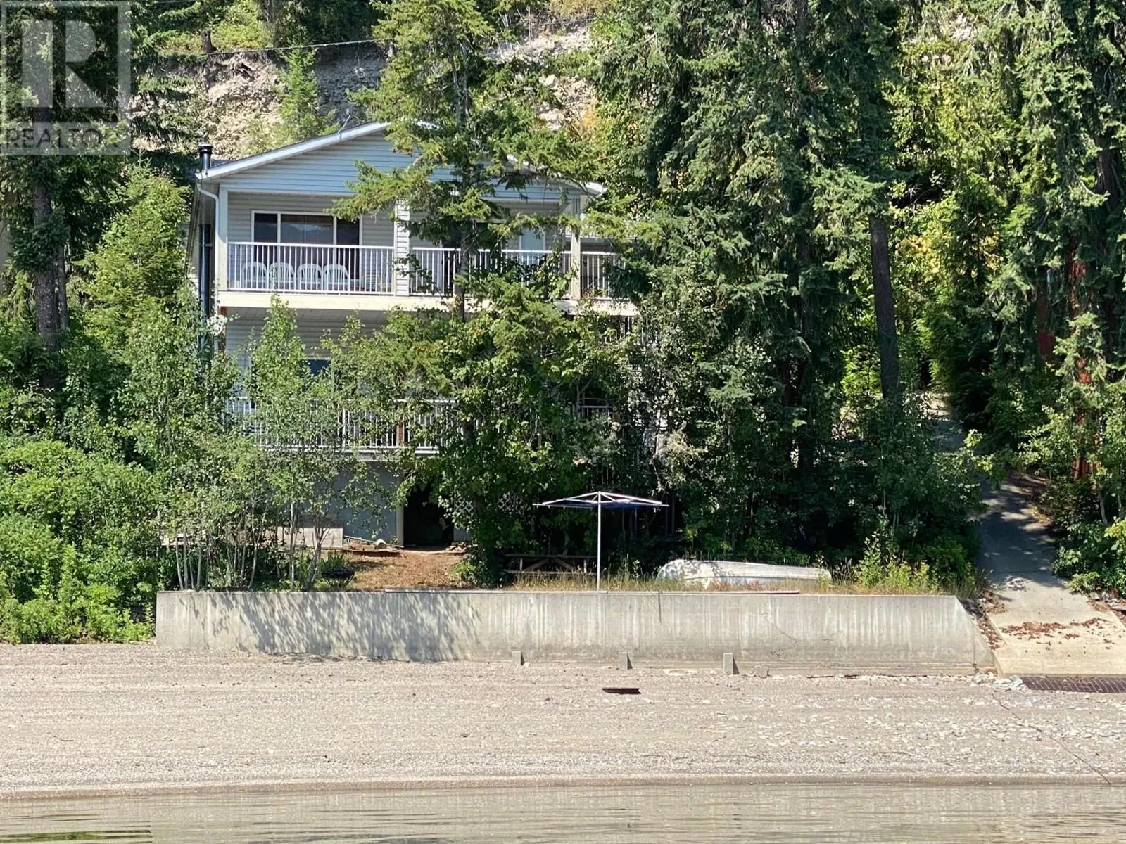 House for rent: 4746 Sunnybrae Canoe Point Road, Tappen, British Columbia V0E 2X1