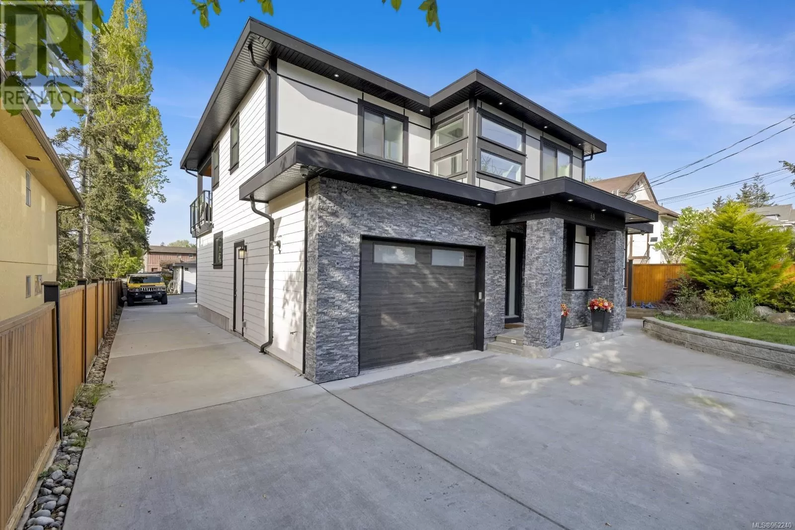 House for rent: 48 Hampton Rd, Saanich, British Columbia V8Z 1G4