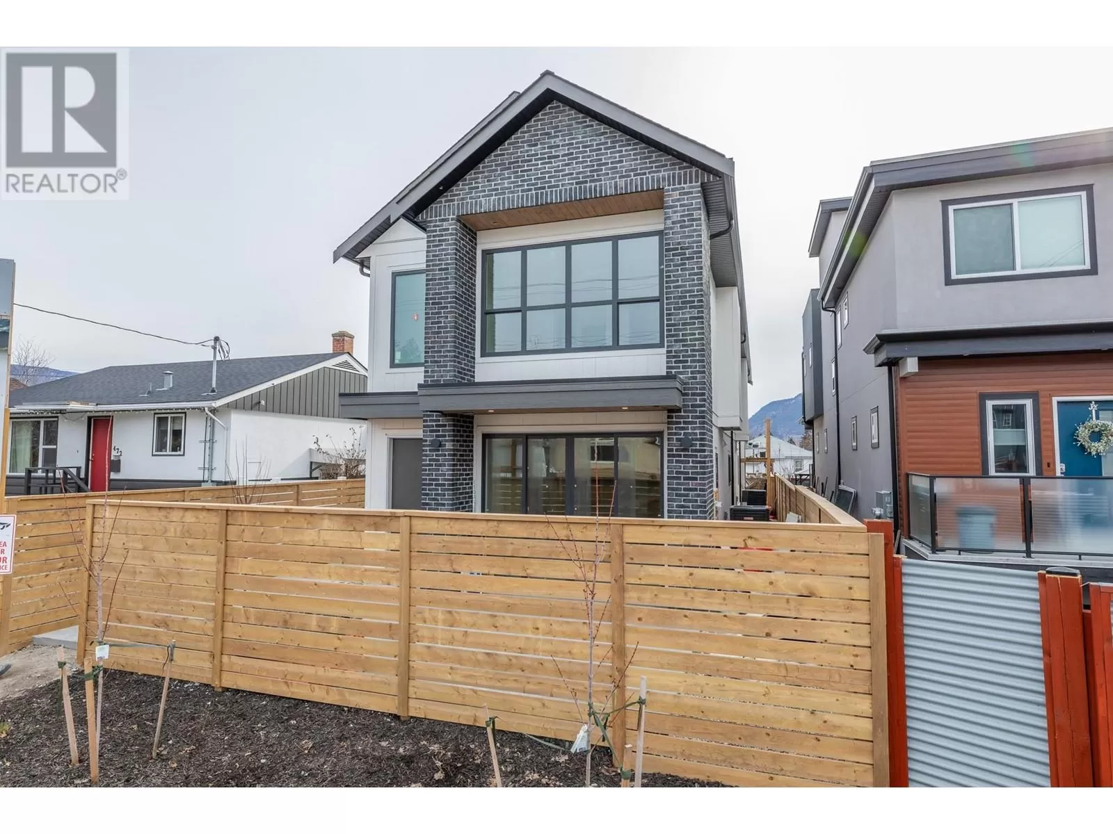 Duplex for rent: 484 Eckhardt Avenue Unit# 101, Penticton, British Columbia V2A 2B2
