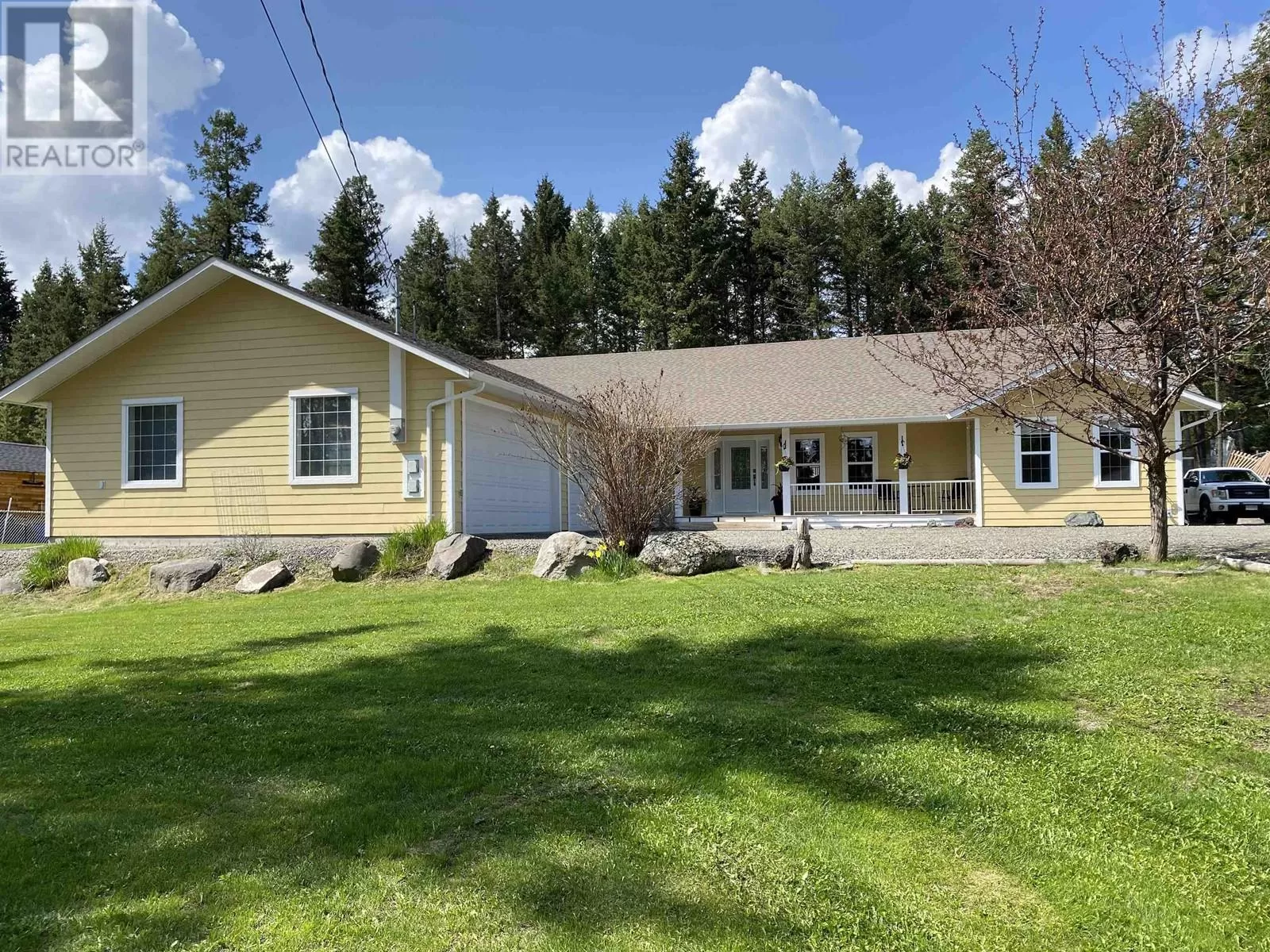 House for rent: 4892 Kitwanga Drive, 108 Mile Ranch, British Columbia V0K 2Z0