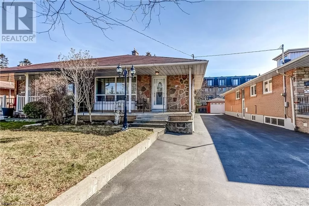 House for rent: 49 Graystone Gardens, Toronto, Ontario M8Z 3C2