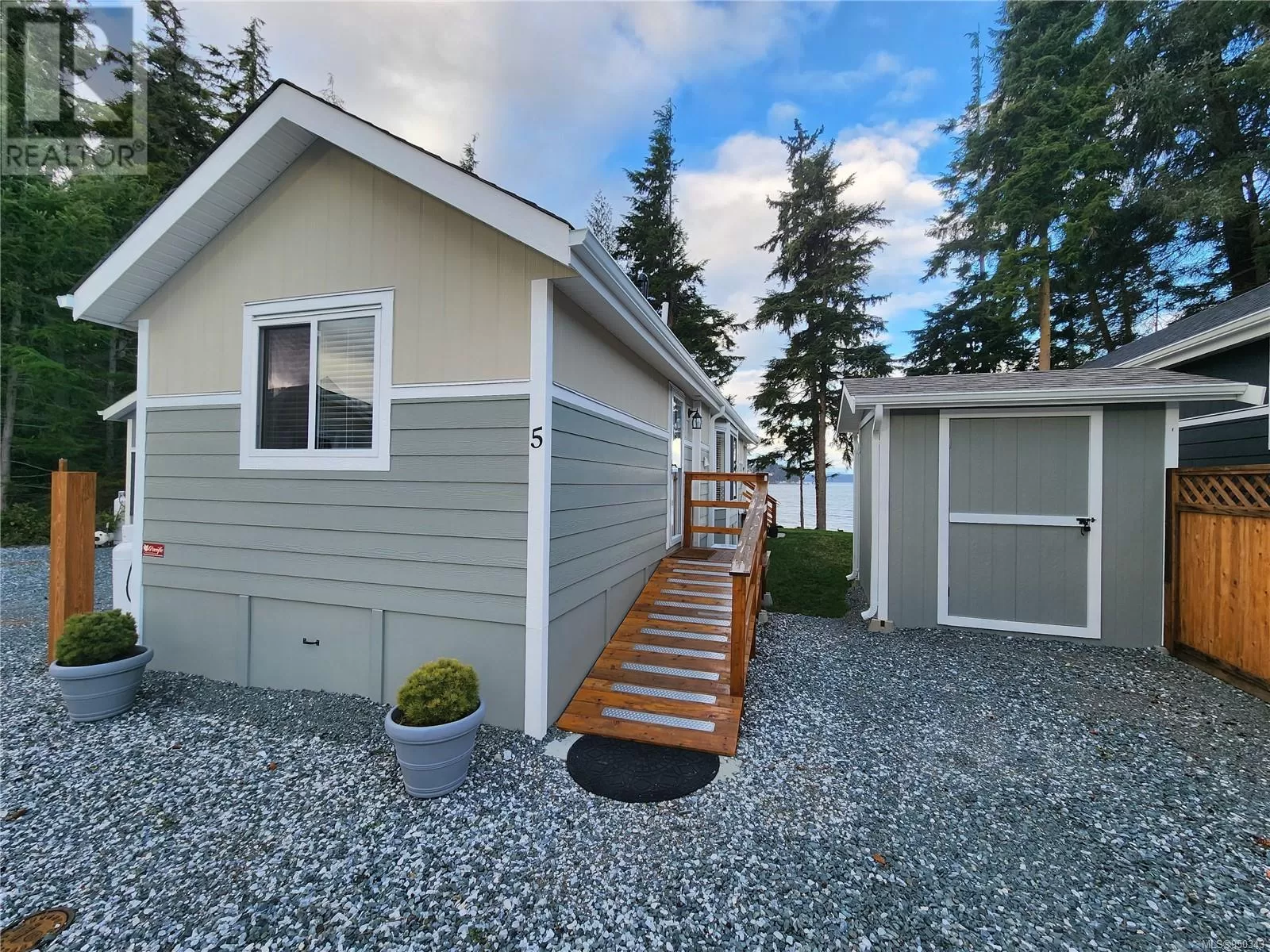 Manufactured Home for rent: 5 1 Alder Bay Rd, Port McNeill, British Columbia V0N 2R0