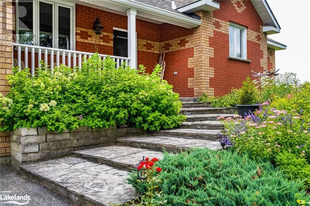 House for rent: 5 Blackburn Avenue, Nottawa, Ontario L0M 1P0
