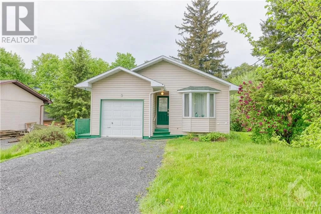 House for rent: 5 Mountain Road, Westport, Ontario K0G 1X0