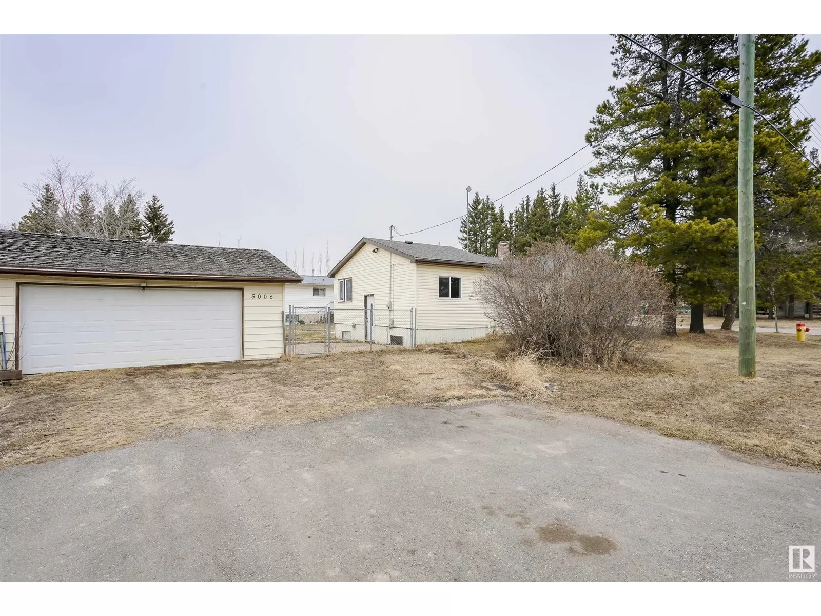 House for rent: 5006 Schlender Av, New Sarepta, Alberta T0B 3M0
