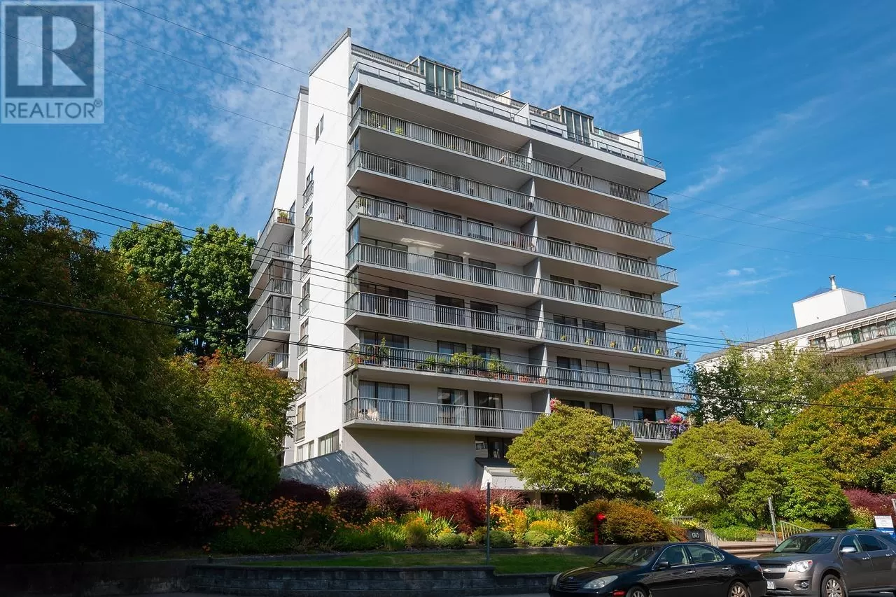 Apartment for rent: 501 1745 Esquimalt Avenue, West Vancouver, British Columbia V7V 1R7