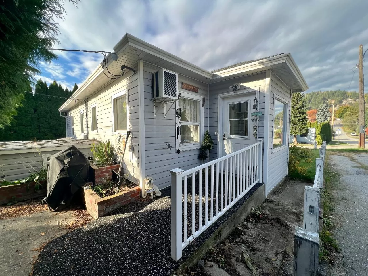 House for rent: 501 8th Avenue, Castlegar, British Columbia V1N 1N7