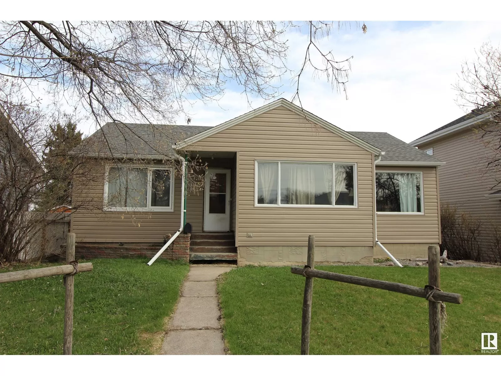 House for rent: 5010 44 Av, Wetaskiwin, Alberta T9A 0C5