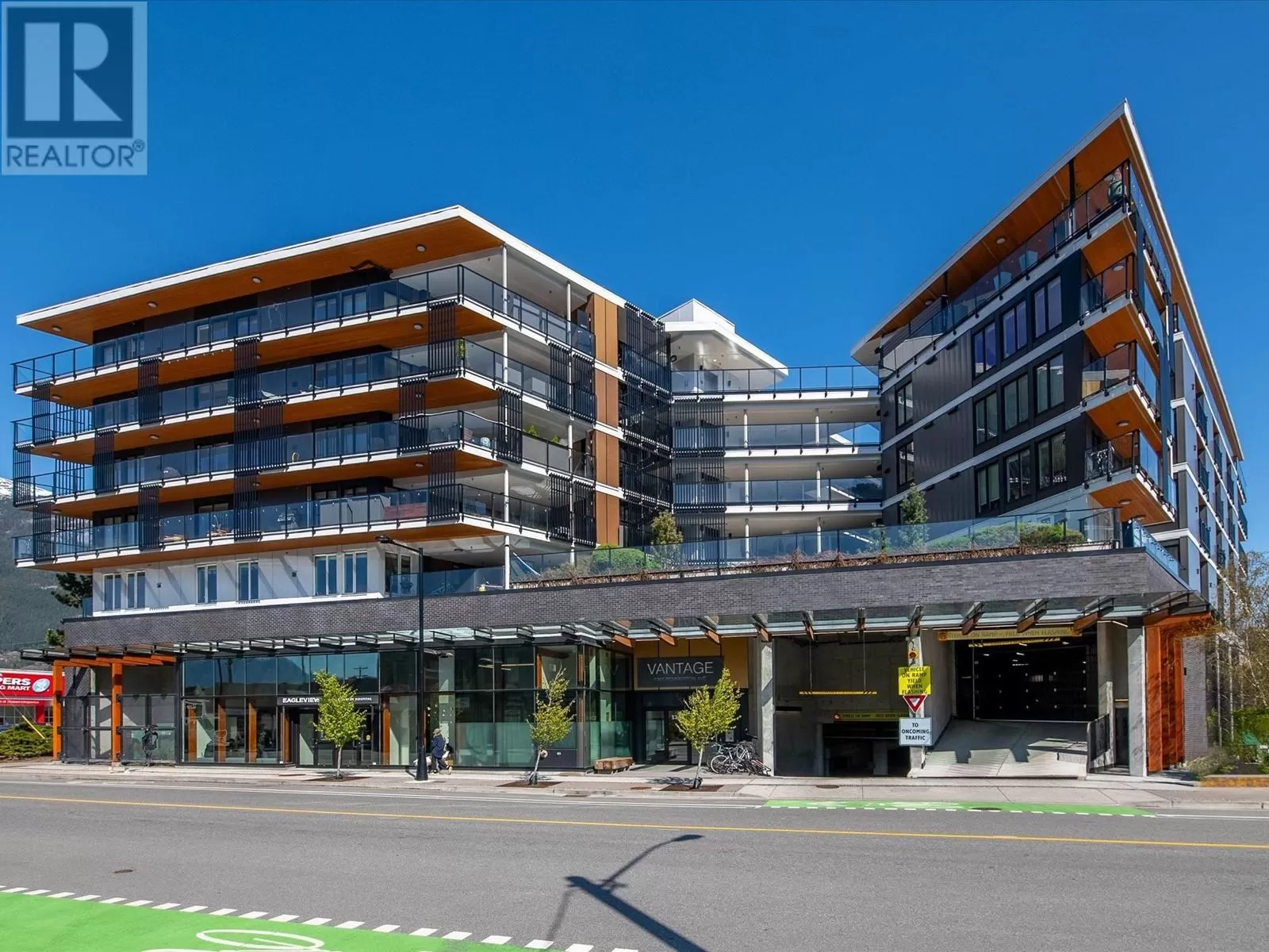 Apartment for rent: 503 1365 Pemberton Avenue, Squamish, British Columbia V8B 1B7