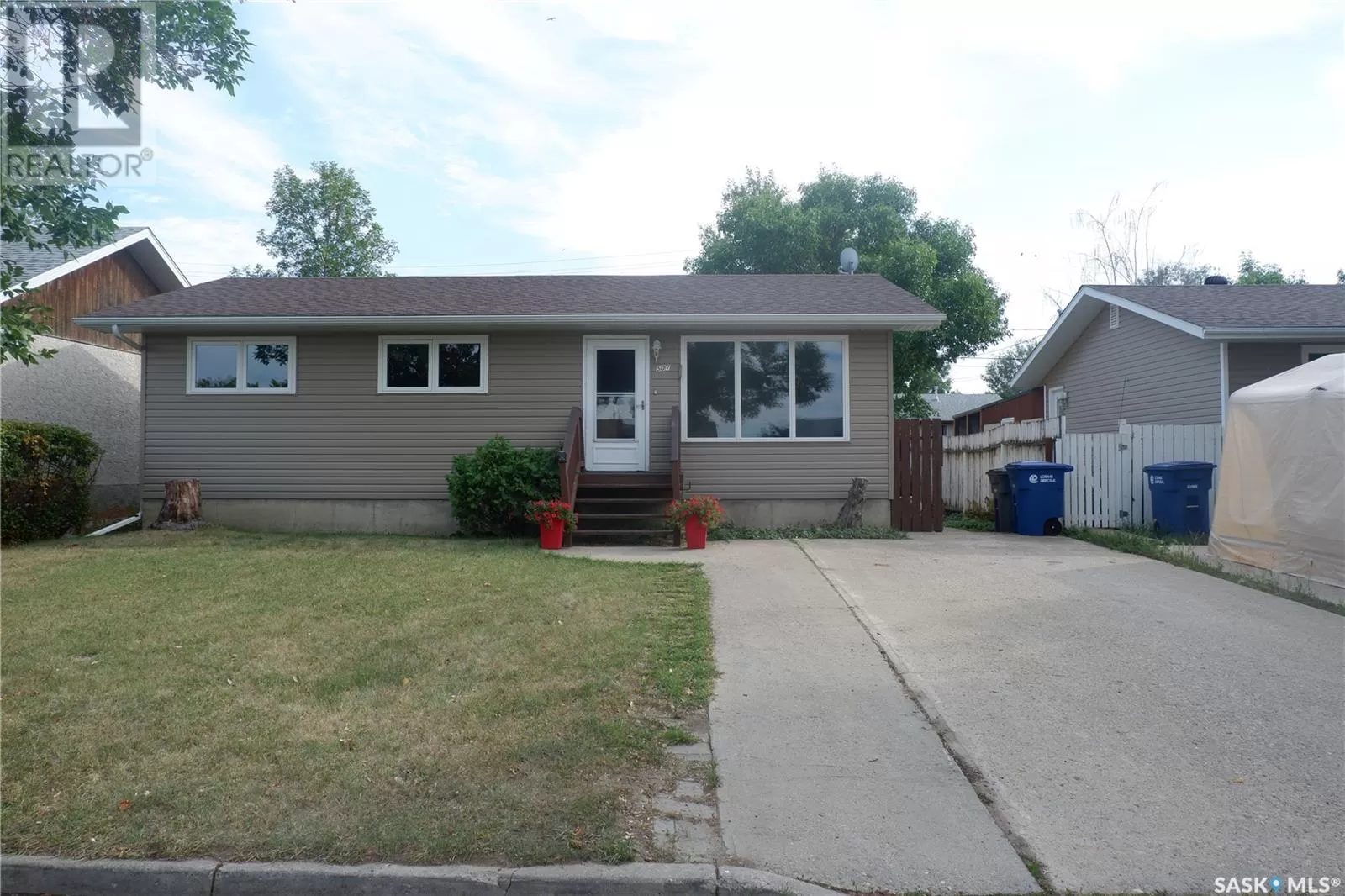 House for rent: 507 4th Avenue W, Assiniboia, Saskatchewan S0H 0B0