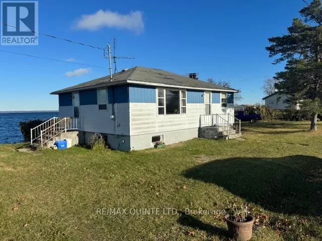 House for rent: 5083 Long Point Road, Prince Edward County, Ontario K0K 2T0