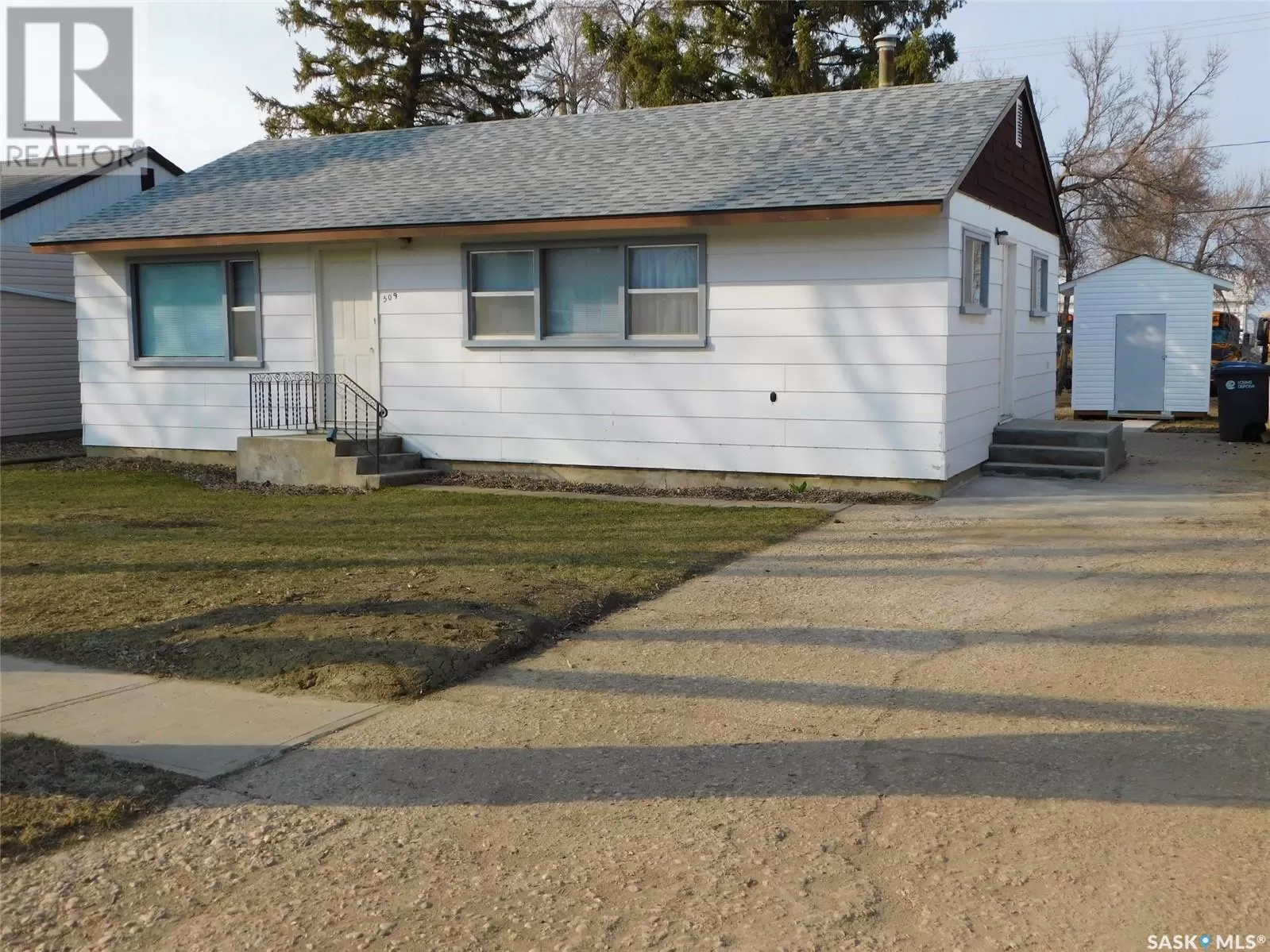 House for rent: 509 2nd Avenue E, Assiniboia, Saskatchewan S0H 0B0