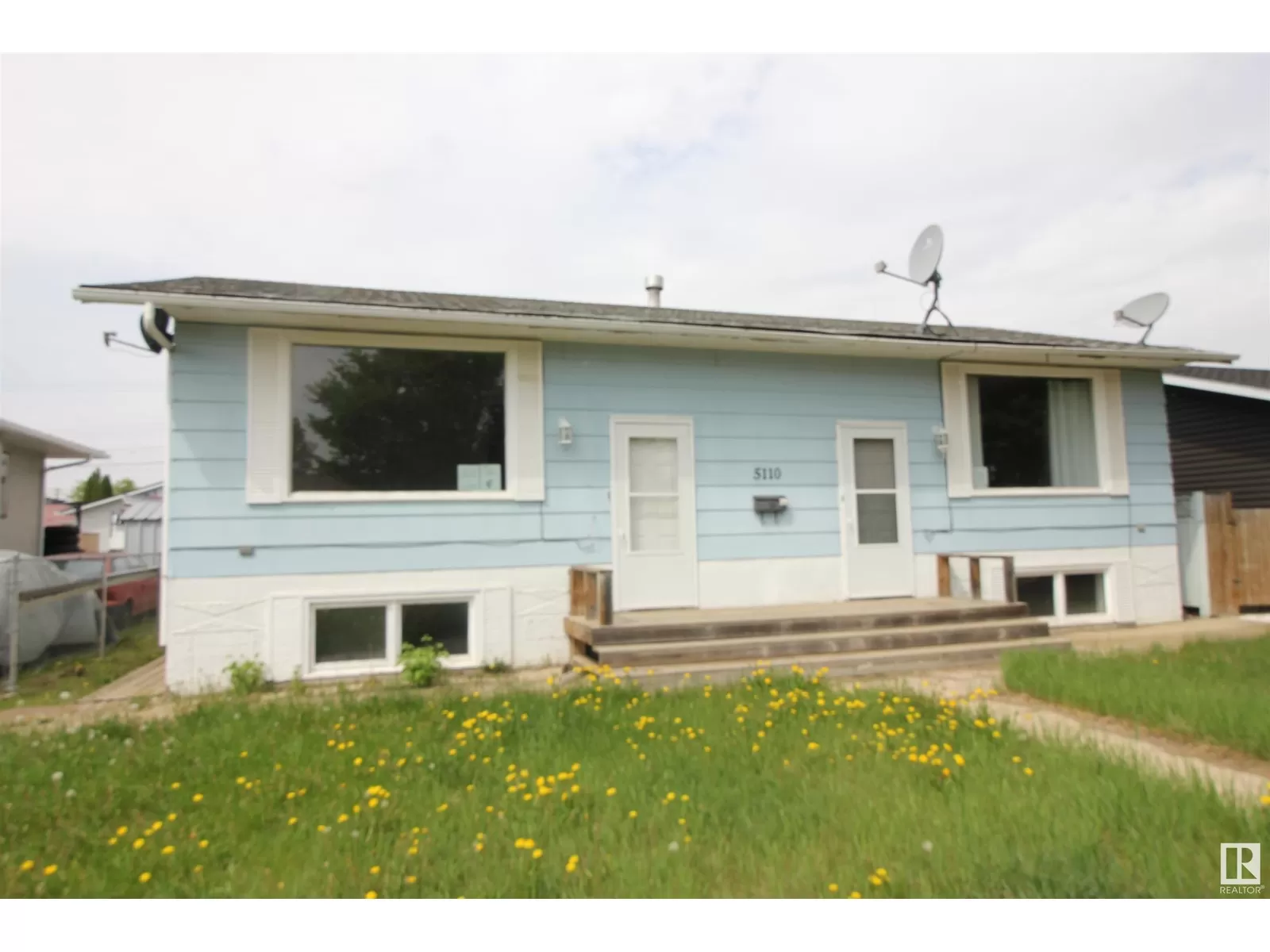Duplex for rent: 5110 46 St, Mannville, Alberta T0B 2W0