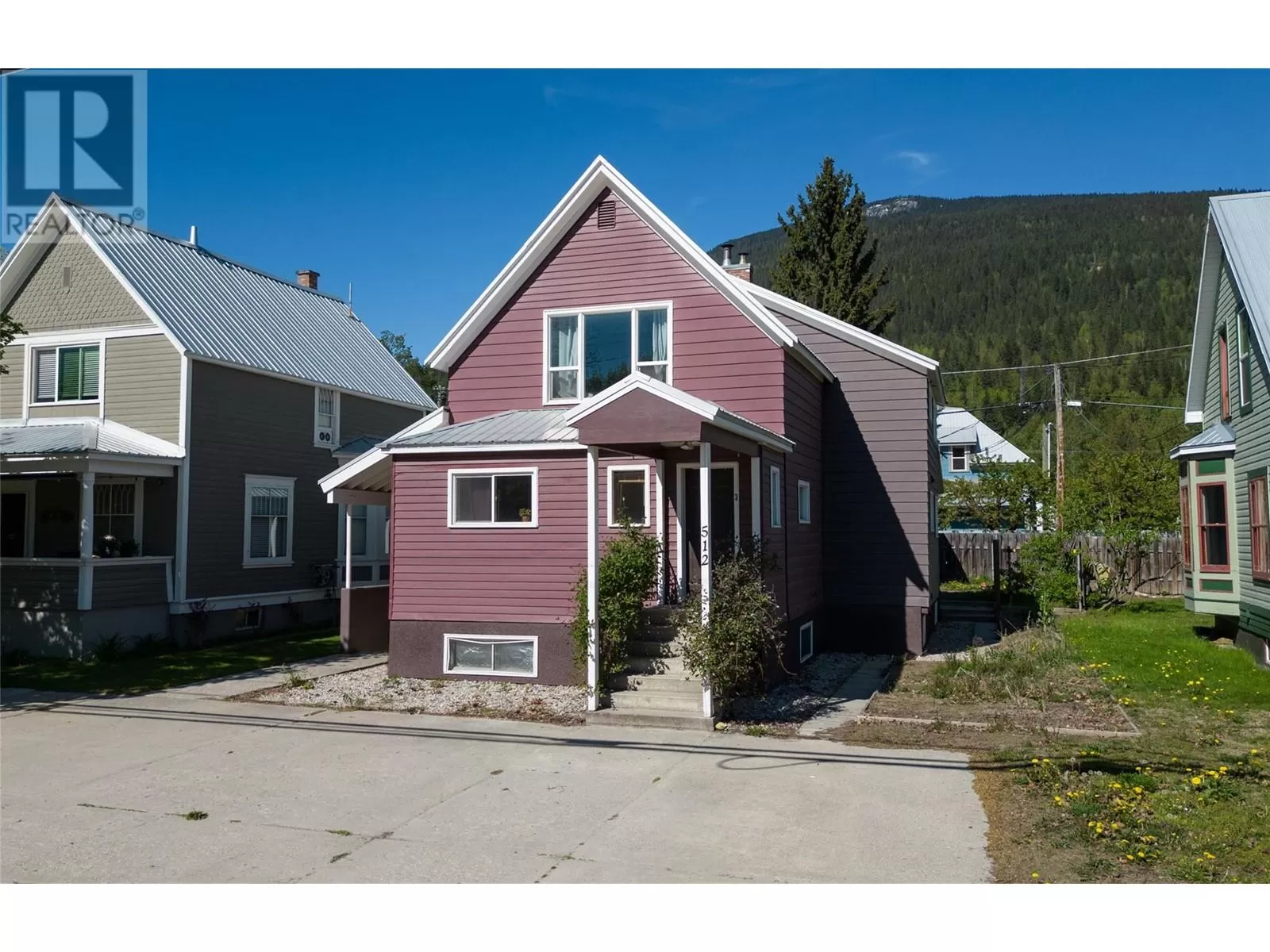 Triplex for rent: 512 Third Street W, Revelstoke, British Columbia V0E 2S0