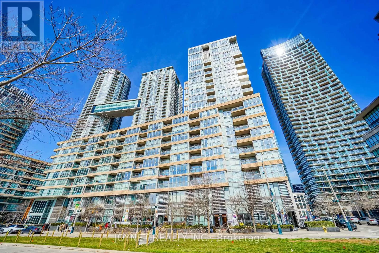 Apartment for rent: 516 - 10 Capreol Court, Toronto, Ontario M5V 4B3