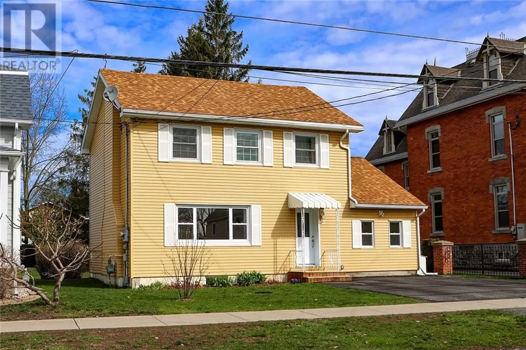 House for rent: 52 Lakeshore Drive, Morrisburg, Ontario K0C 1X0
