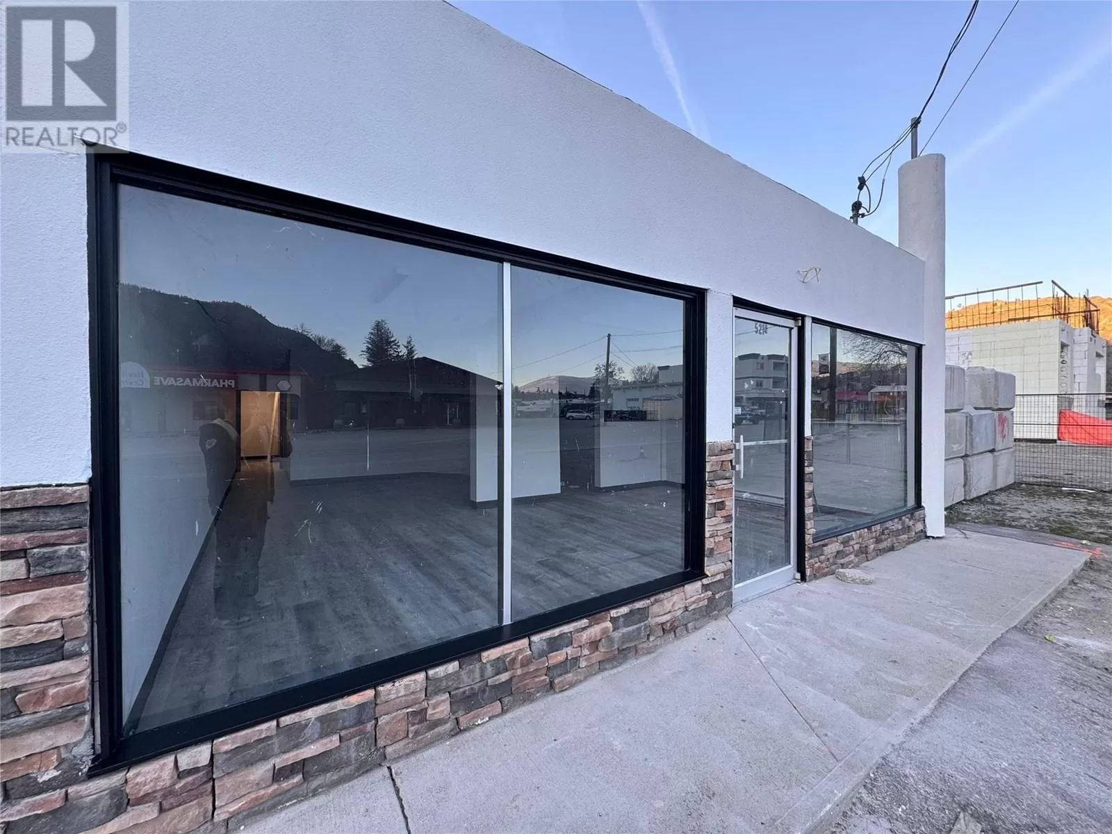 Residential Commercial Mix for rent: 5212 9th Avenue, Okanagan Falls, British Columbia V0H 1R0