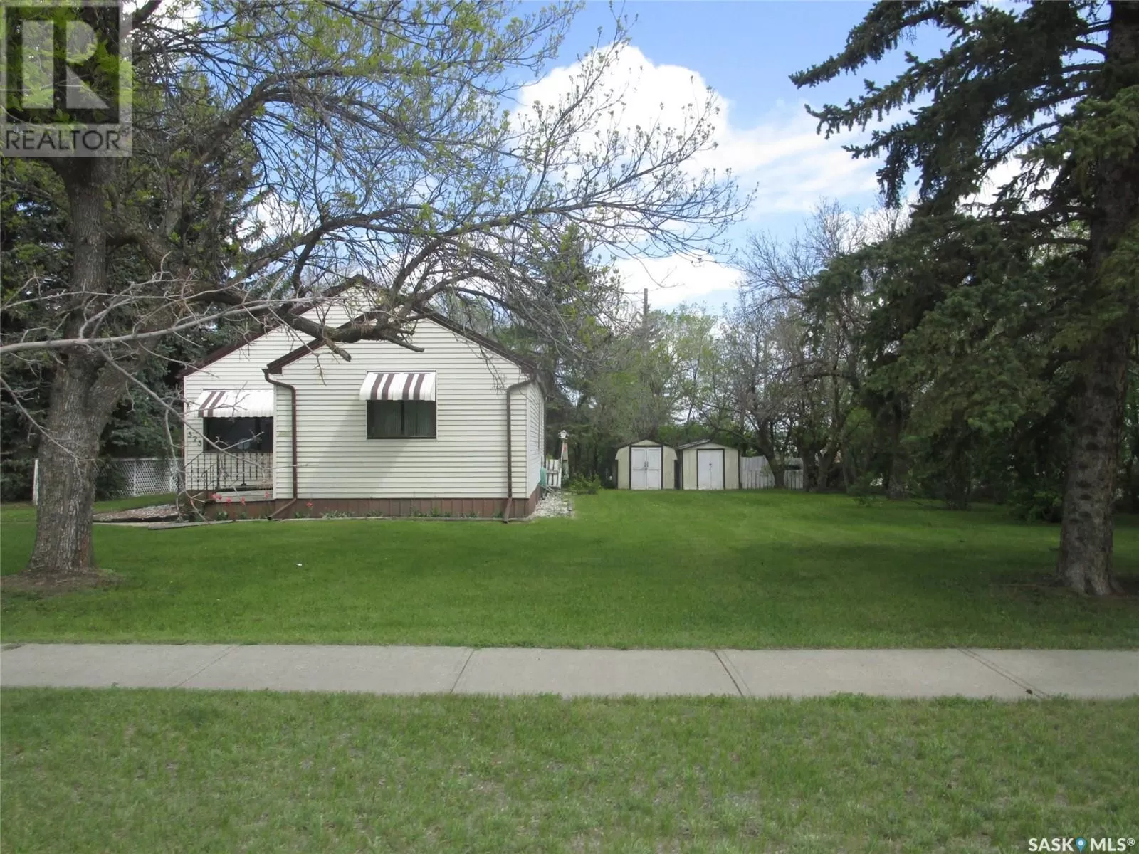 House for rent: 523 3rd Avenue E, Assiniboia, Saskatchewan S0H 0B0