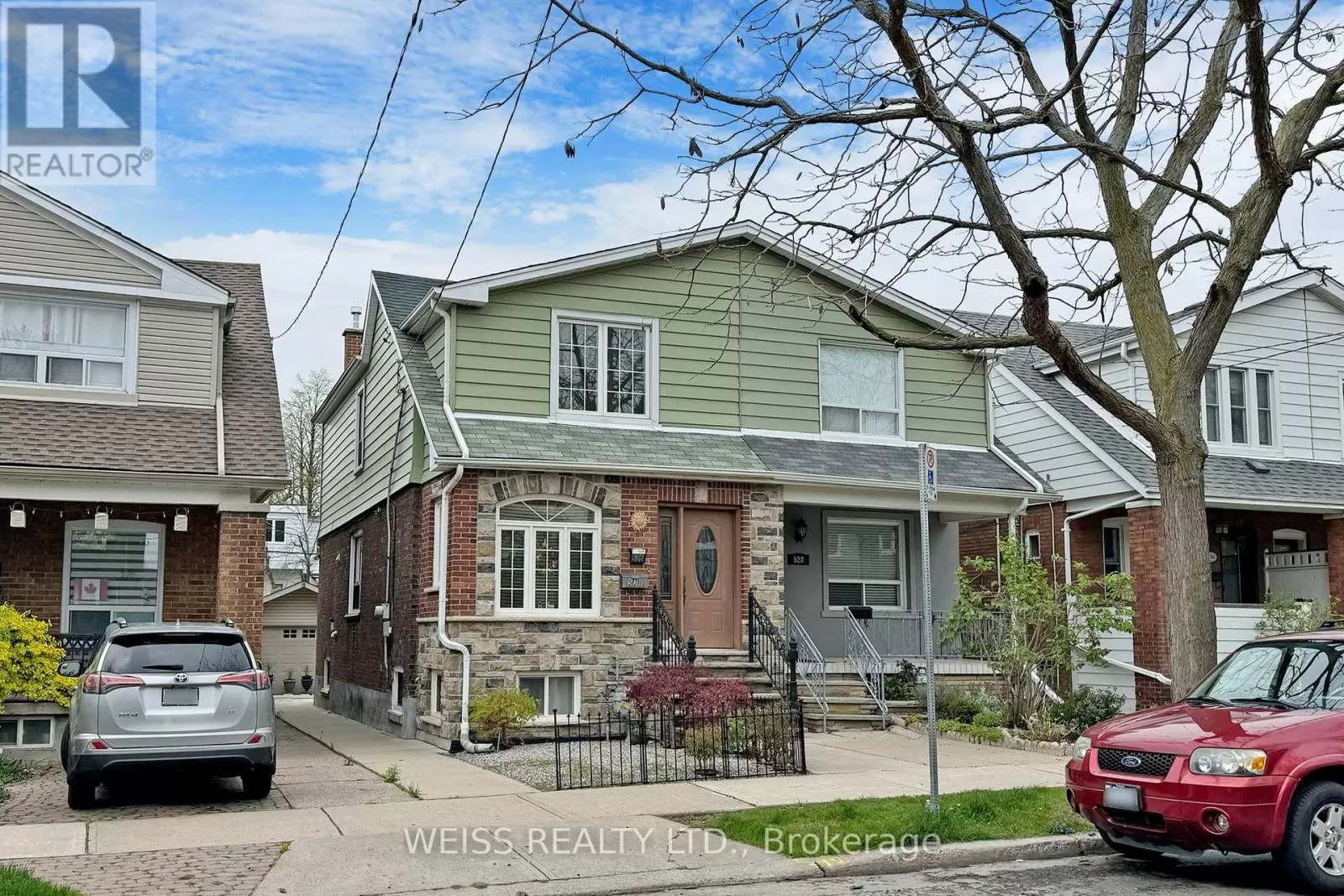House for rent: 526 Milverton Boulevard, Toronto, Ontario M4C 1X5