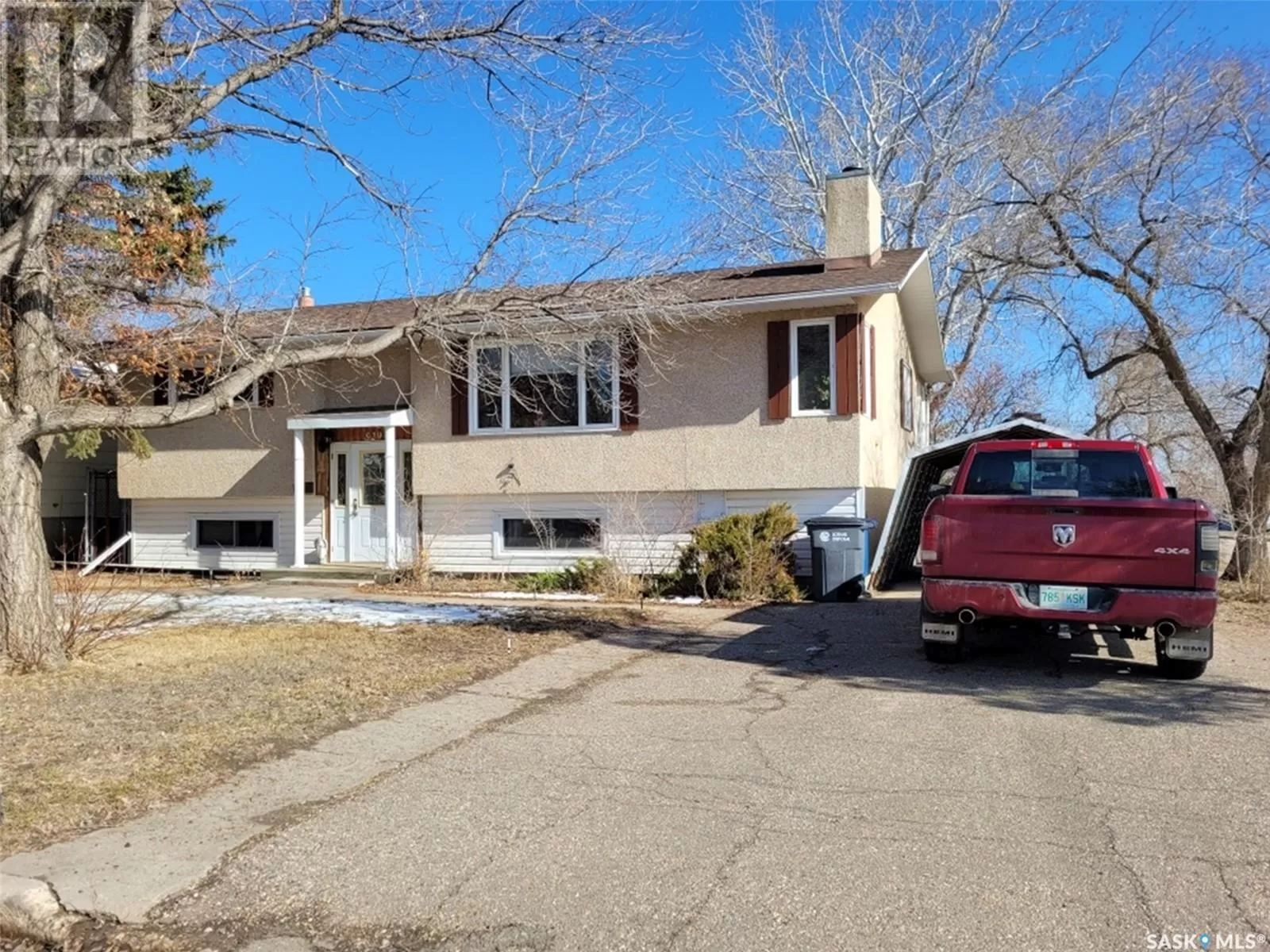 House for rent: 529 6th Avenue E, Assiniboia, Saskatchewan S0H 0B0
