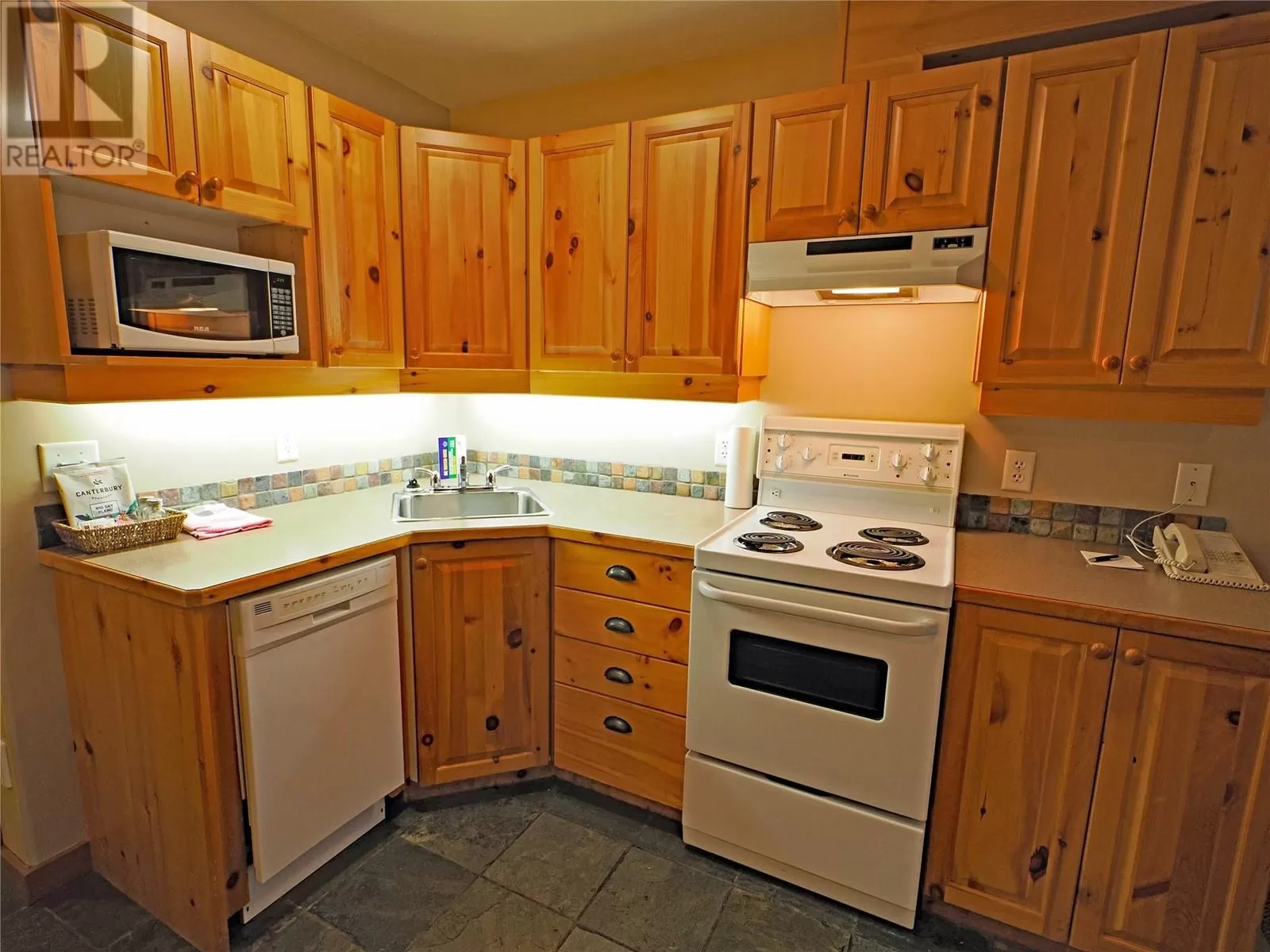 Apartment for rent: 5335 Big White Road Unit# 303/305, Big White, British Columbia V1P 1P3