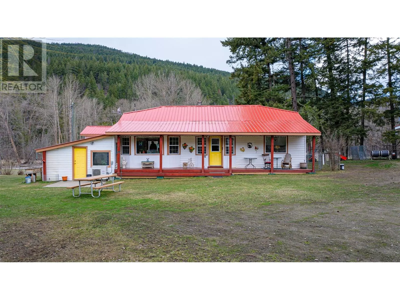 House for rent: 5409 Hwy 97n Highway, Falkland, British Columbia V0E 1W0