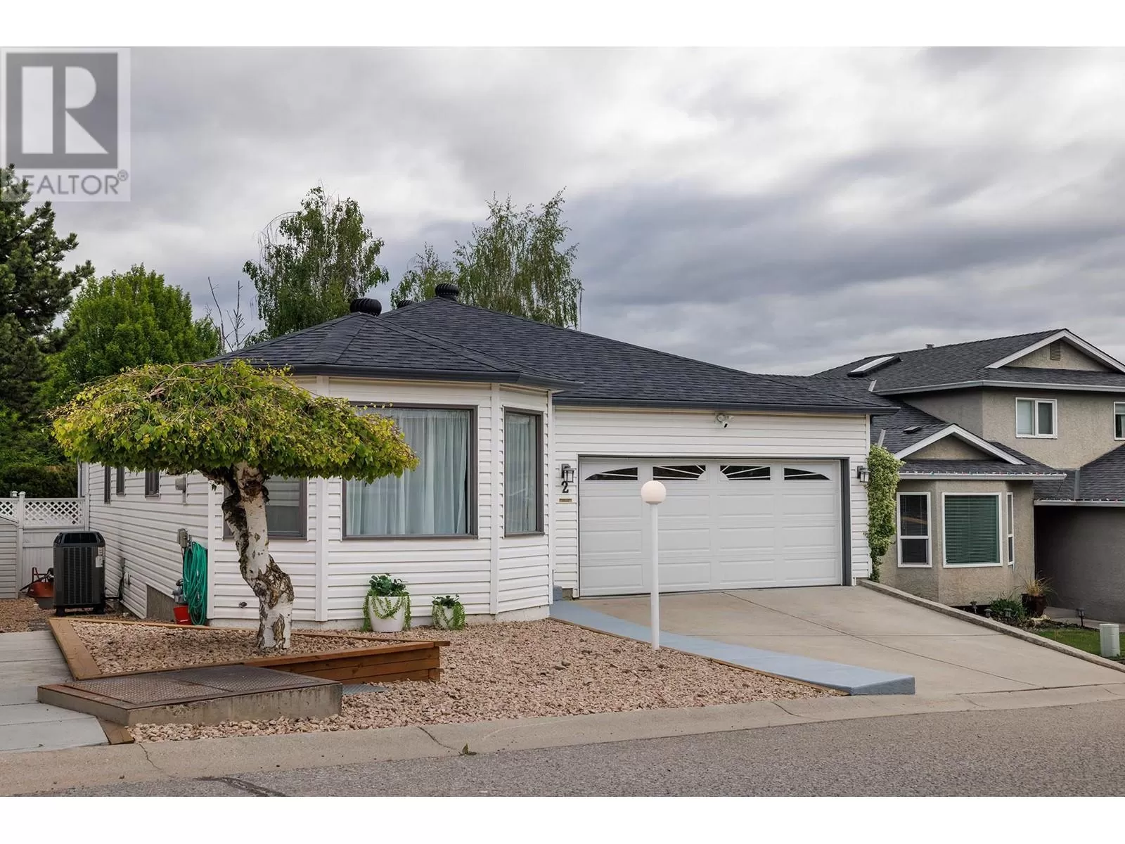 House for rent: 555 Glenmeadows Road Unit# 2, Kelowna, British Columbia V1V 1V5