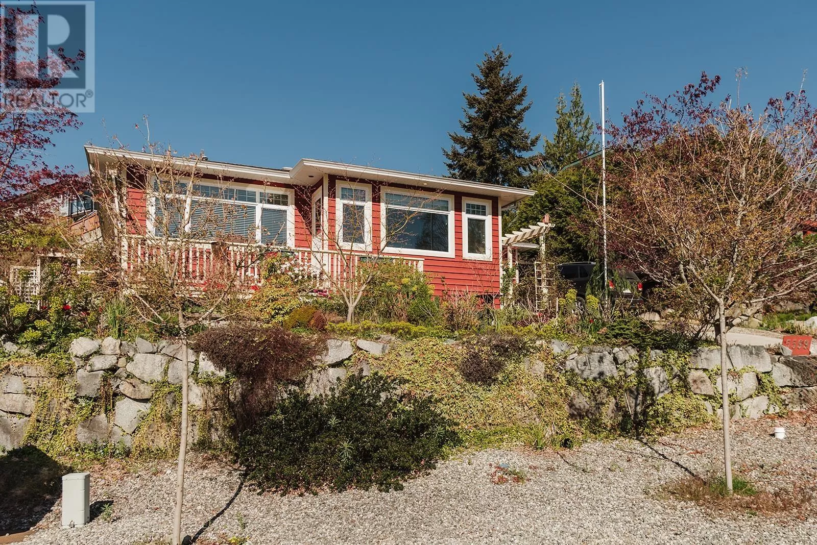 House for rent: 5599 Medusa Place, Sechelt, British Columbia V0N 3A3