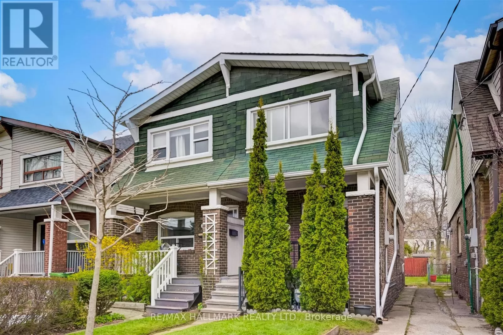 House for rent: 56 Mortimer Avenue, Toronto, Ontario M4K 2A1
