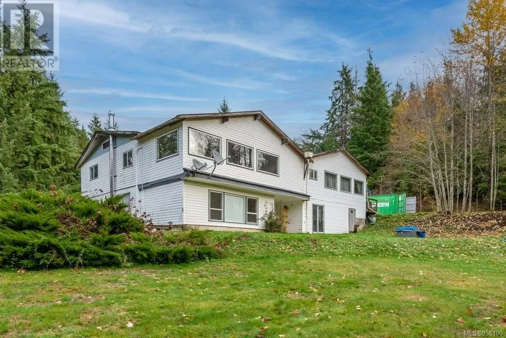 House for rent: 561 Sabre Rd, Sayward, British Columbia V0P 1R0